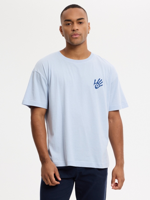 Camiseta estampado mano azul celeste vista media frontal