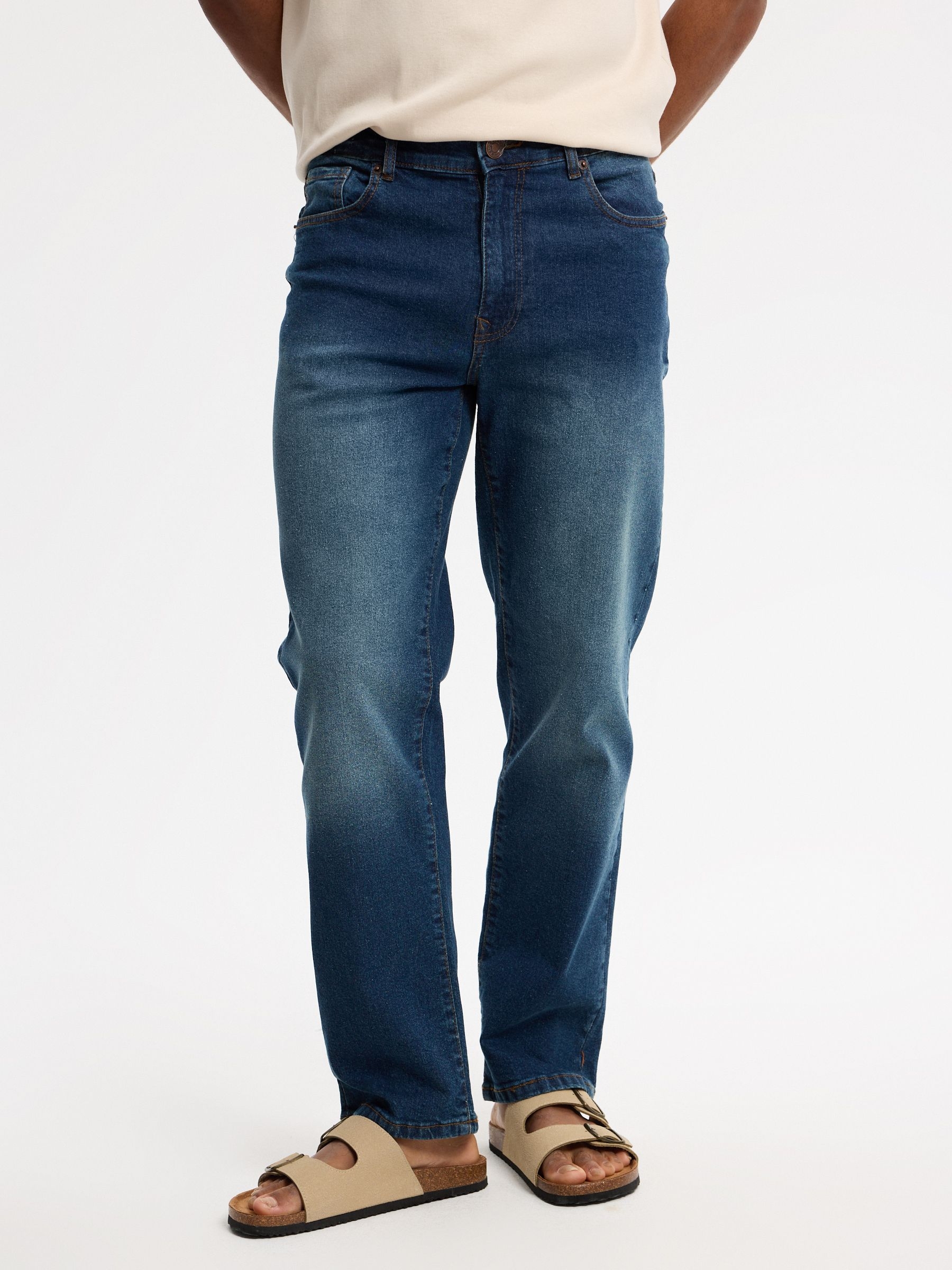 Basic regular jeans dark blue front view