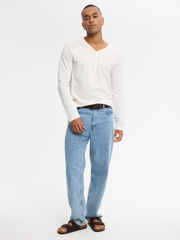 Camiseta slim gola padre areia vista geral frontal