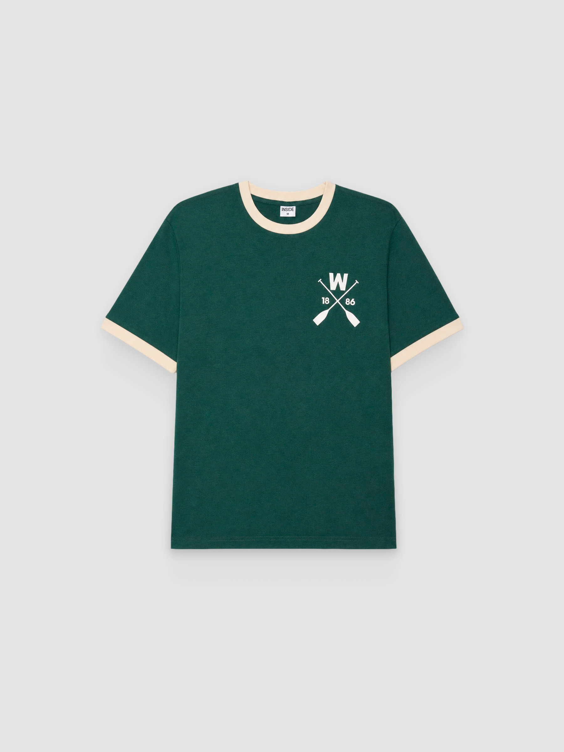 camiseta texto com debrum verde escuro vista meia frontal
