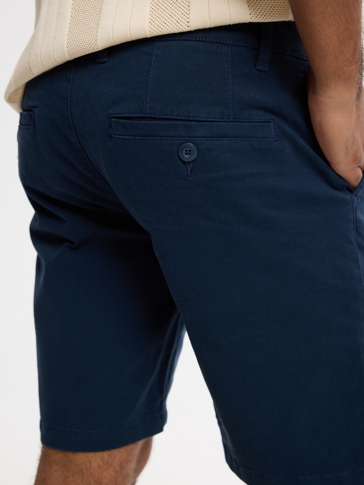 Bermuda Chino casual petrol blue detail view
