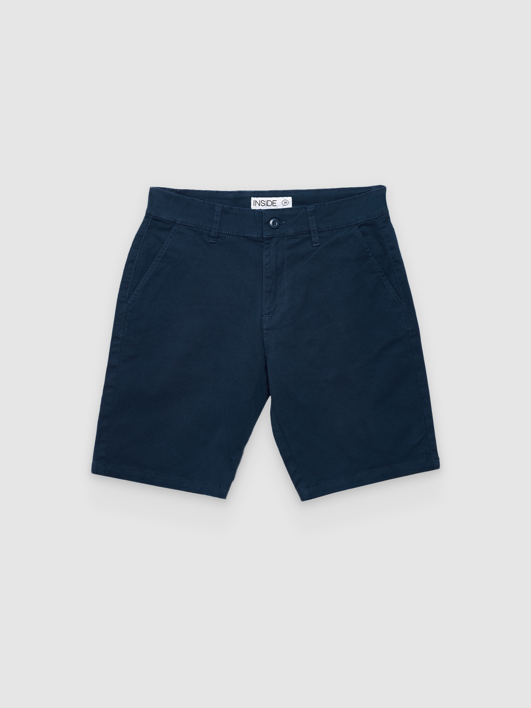 Bermuda Chino casual azul petróleo vista meia frontal