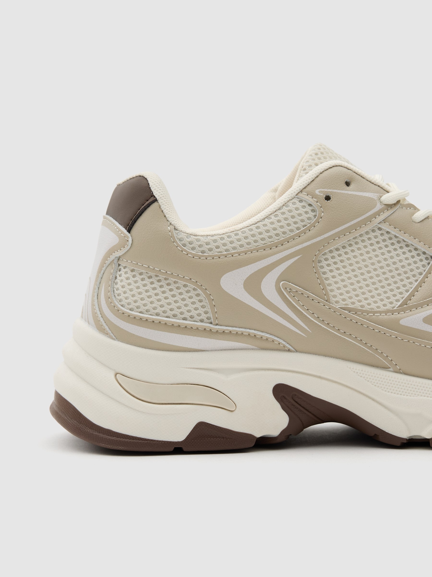 Tênis casual de corrida em nylon bege