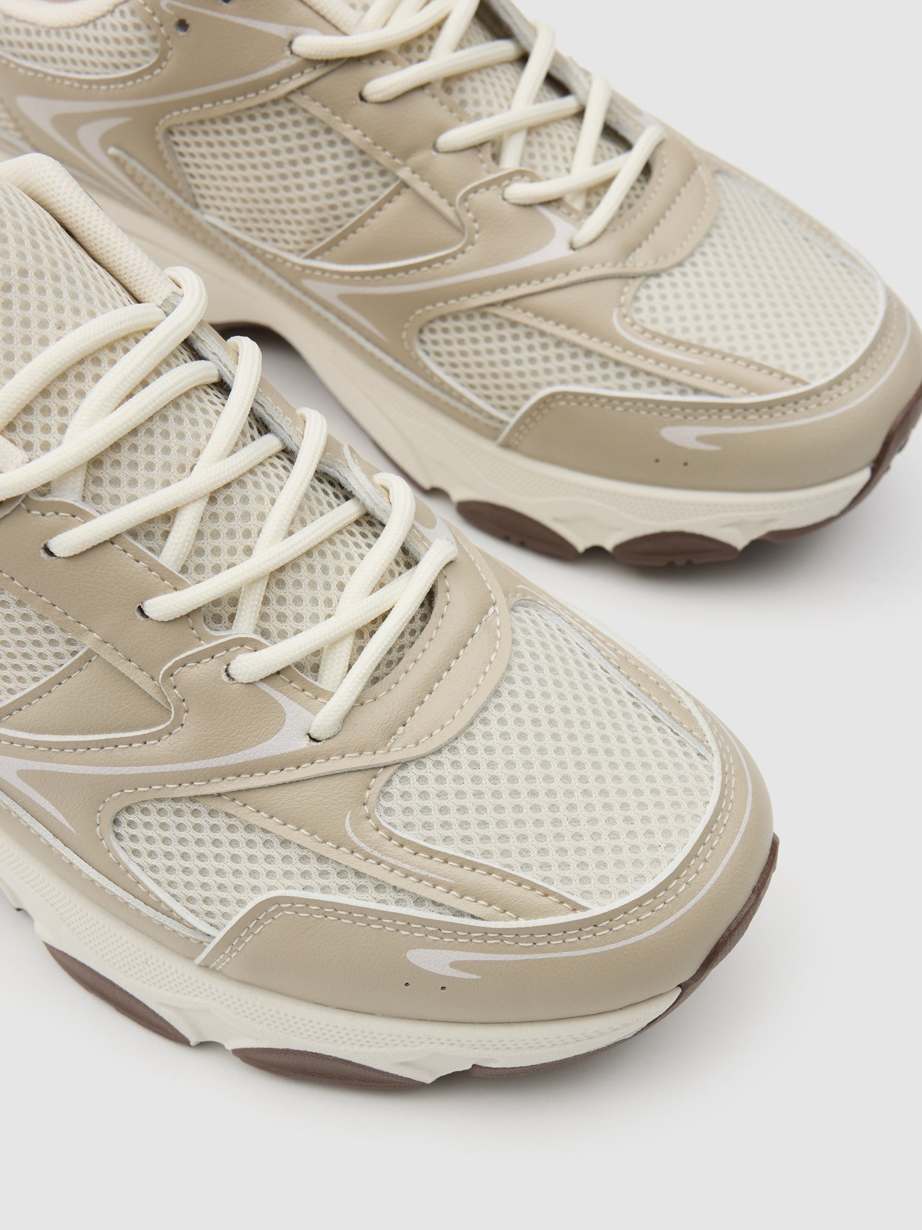 Casual running sneaker nylon beige