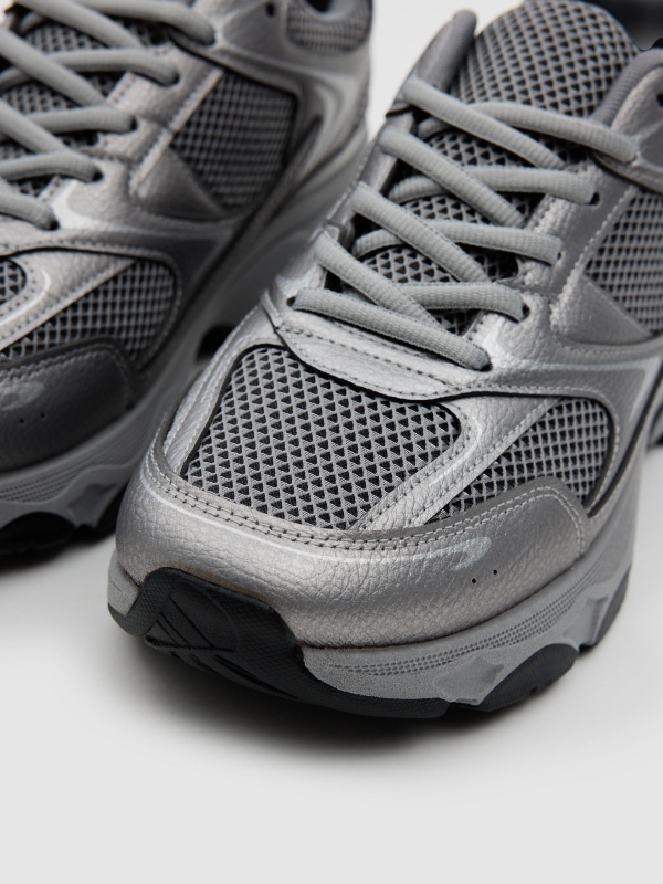 Tênis esportivo de corrida em nylon cinza cinza vista detalhe