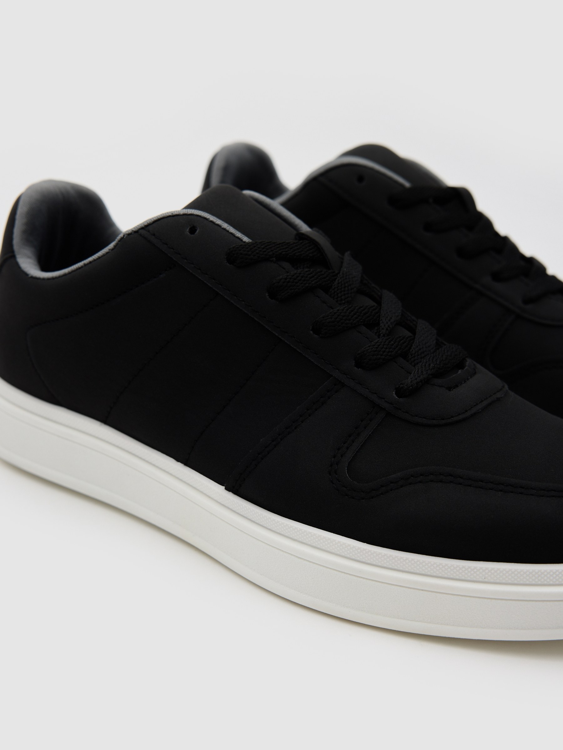 Casual black faux leather sneaker black