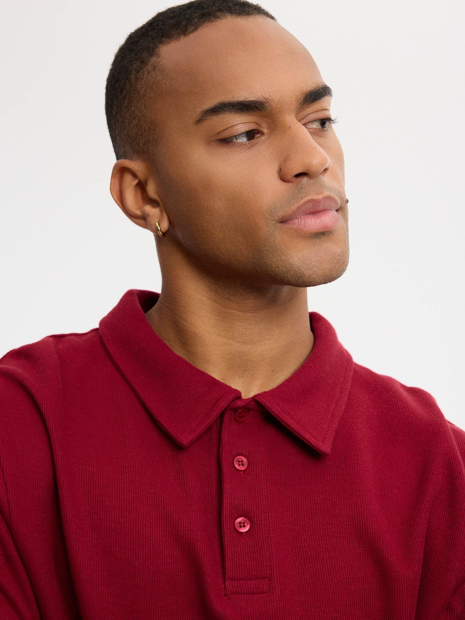 Short-sleeved plain polo shirt garnet middle front view