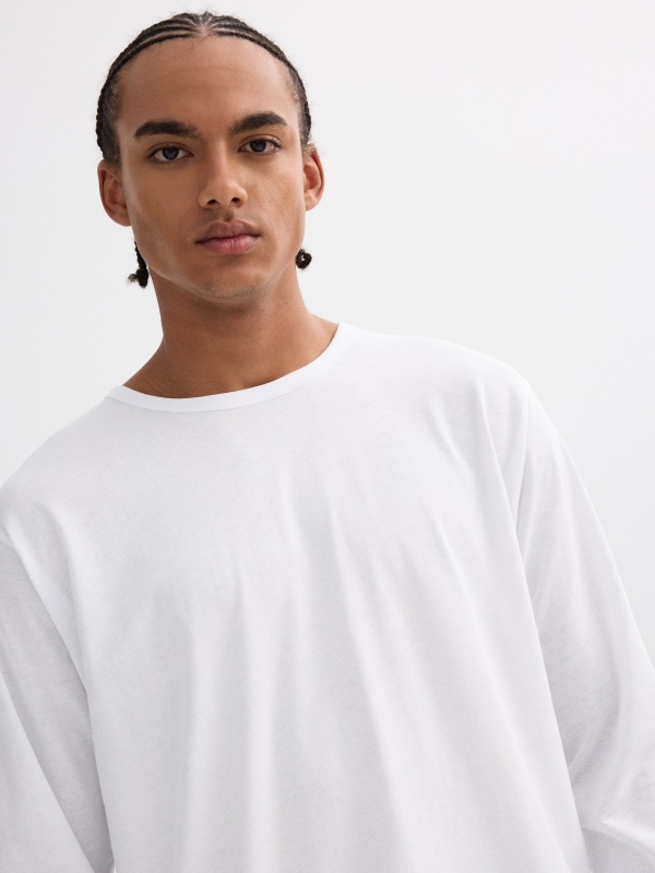 T-shirt básica de manga comprida branco vista detalhe