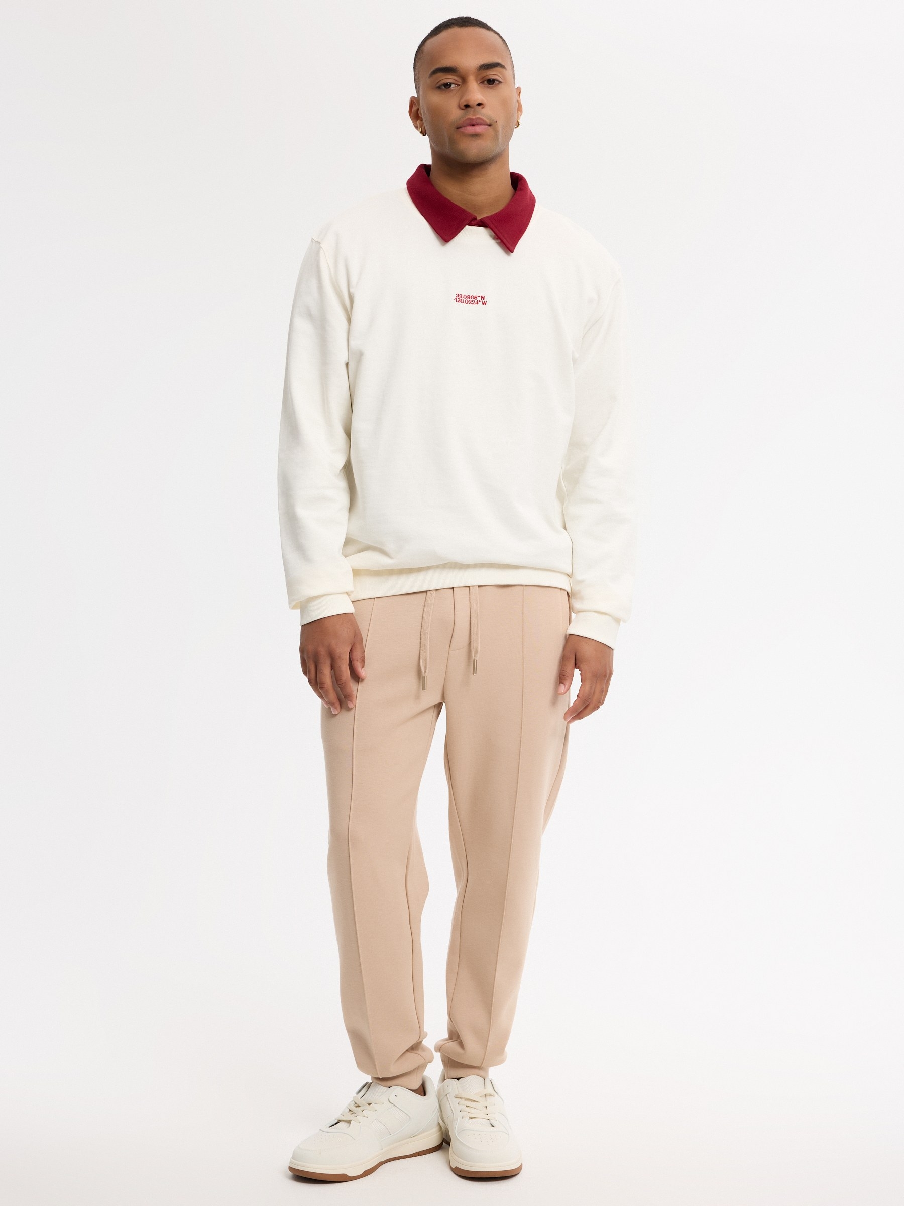 Sudadera coordenadas oversize crudo vista media frontal