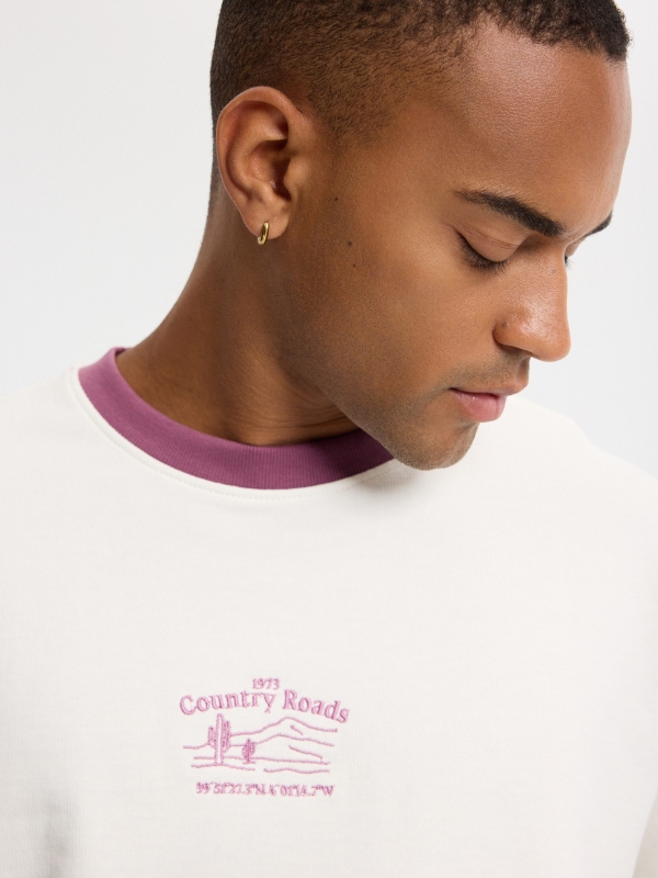 Camiseta bordada country roads crua vista detalhe