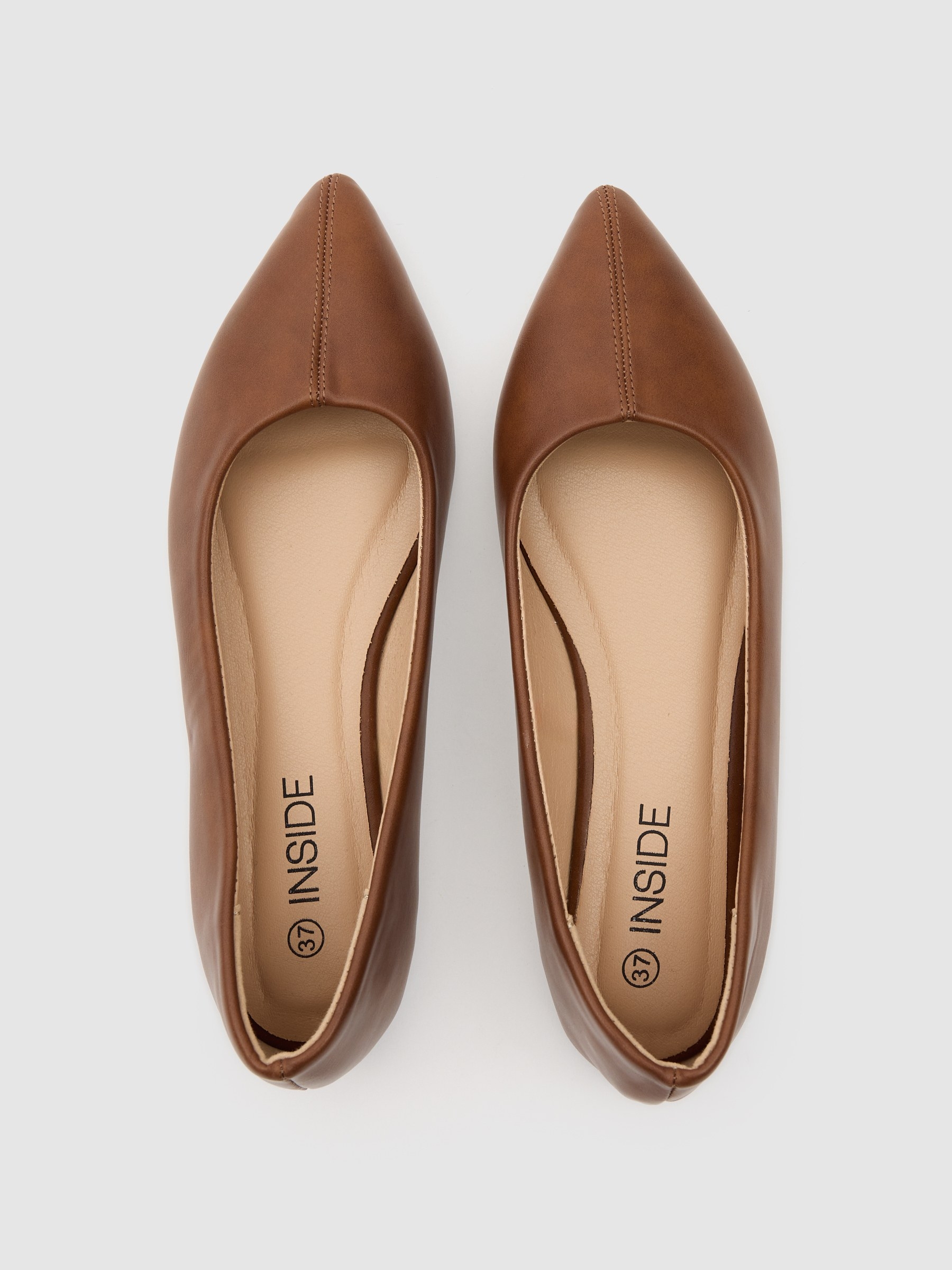Basic Sabrina pointed flat brown
