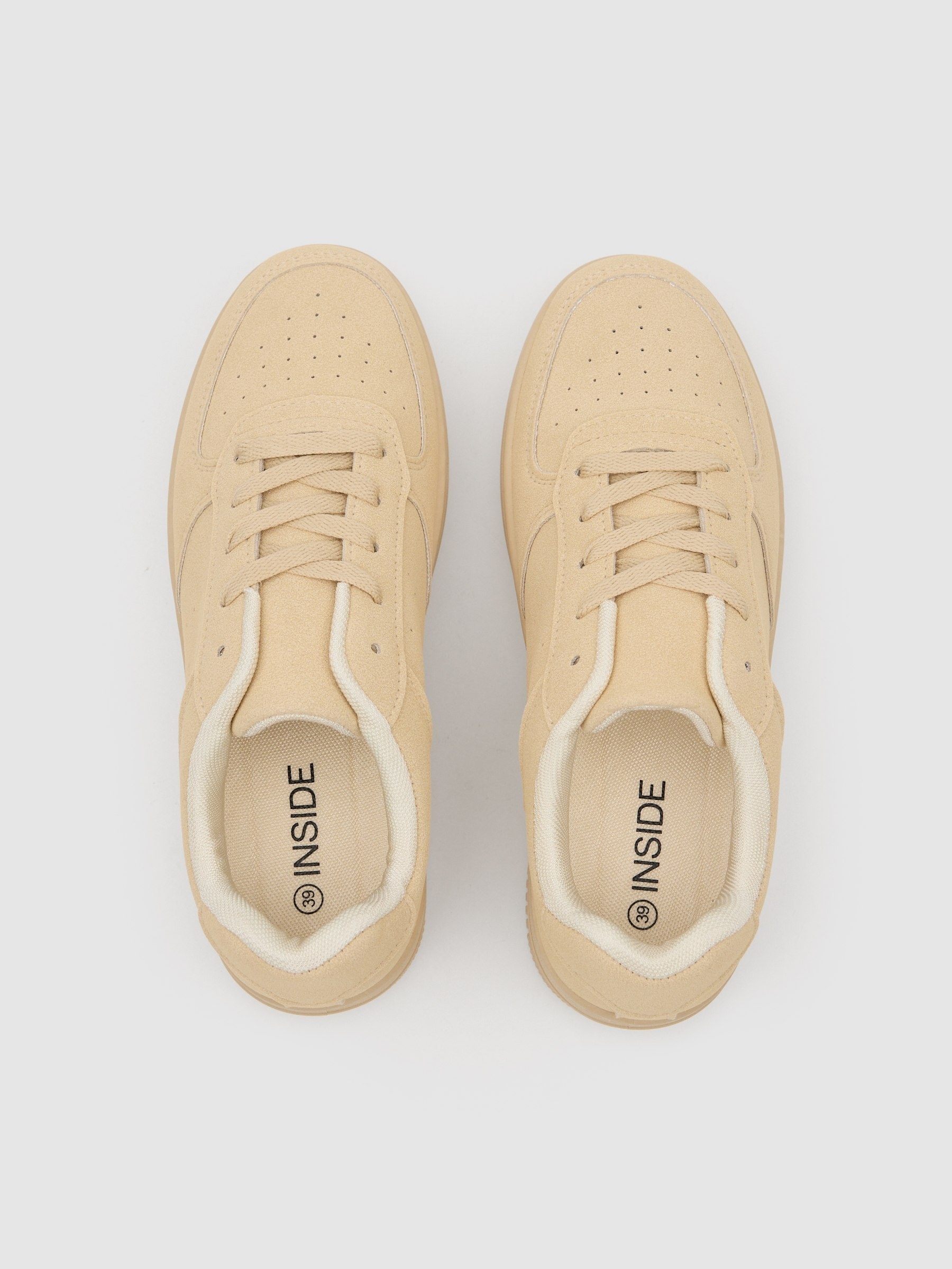 Deportiva baja plataforma beige
