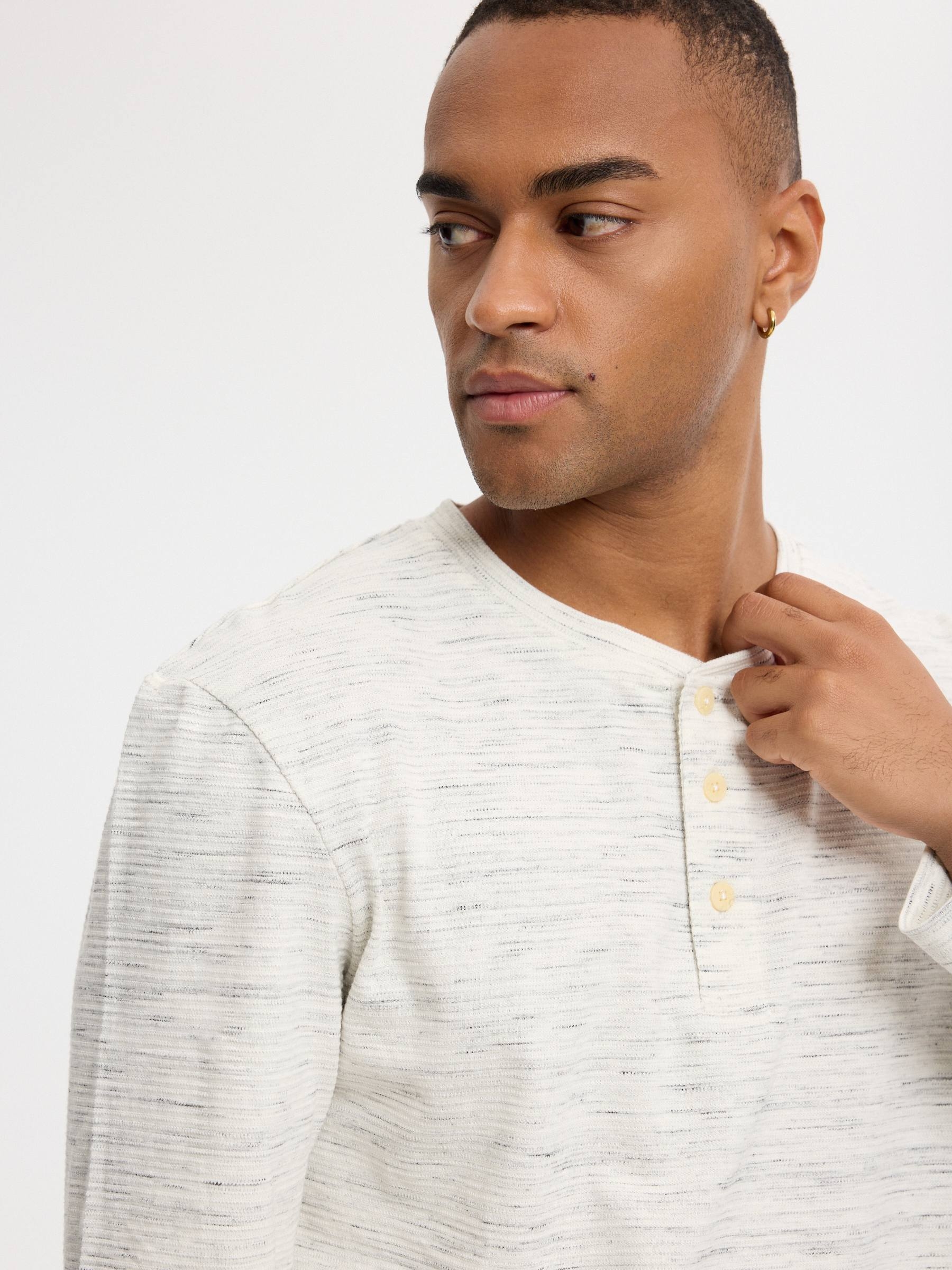 Long-sleeve crew-neck T-shirt raw middle front view