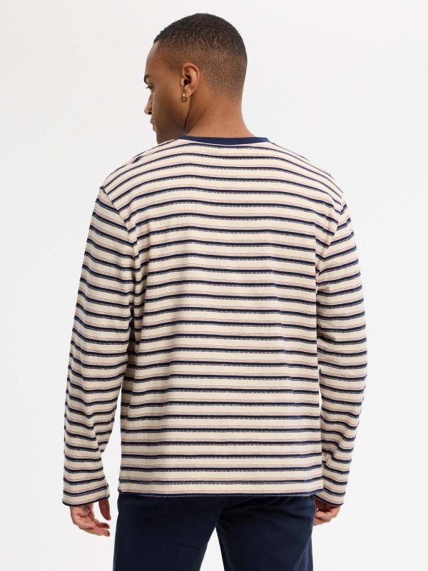 Camiseta jacquard listrada crua vista meia traseira