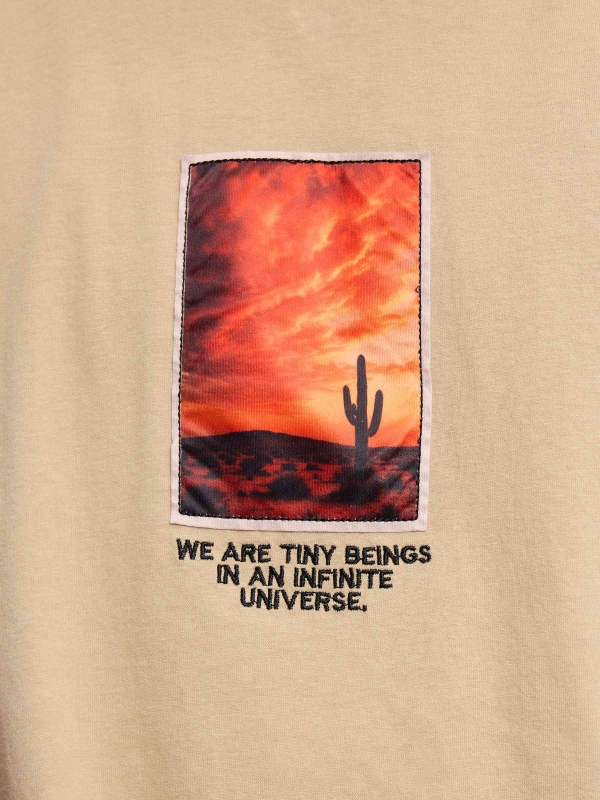 T-shirt desert text beige detail view