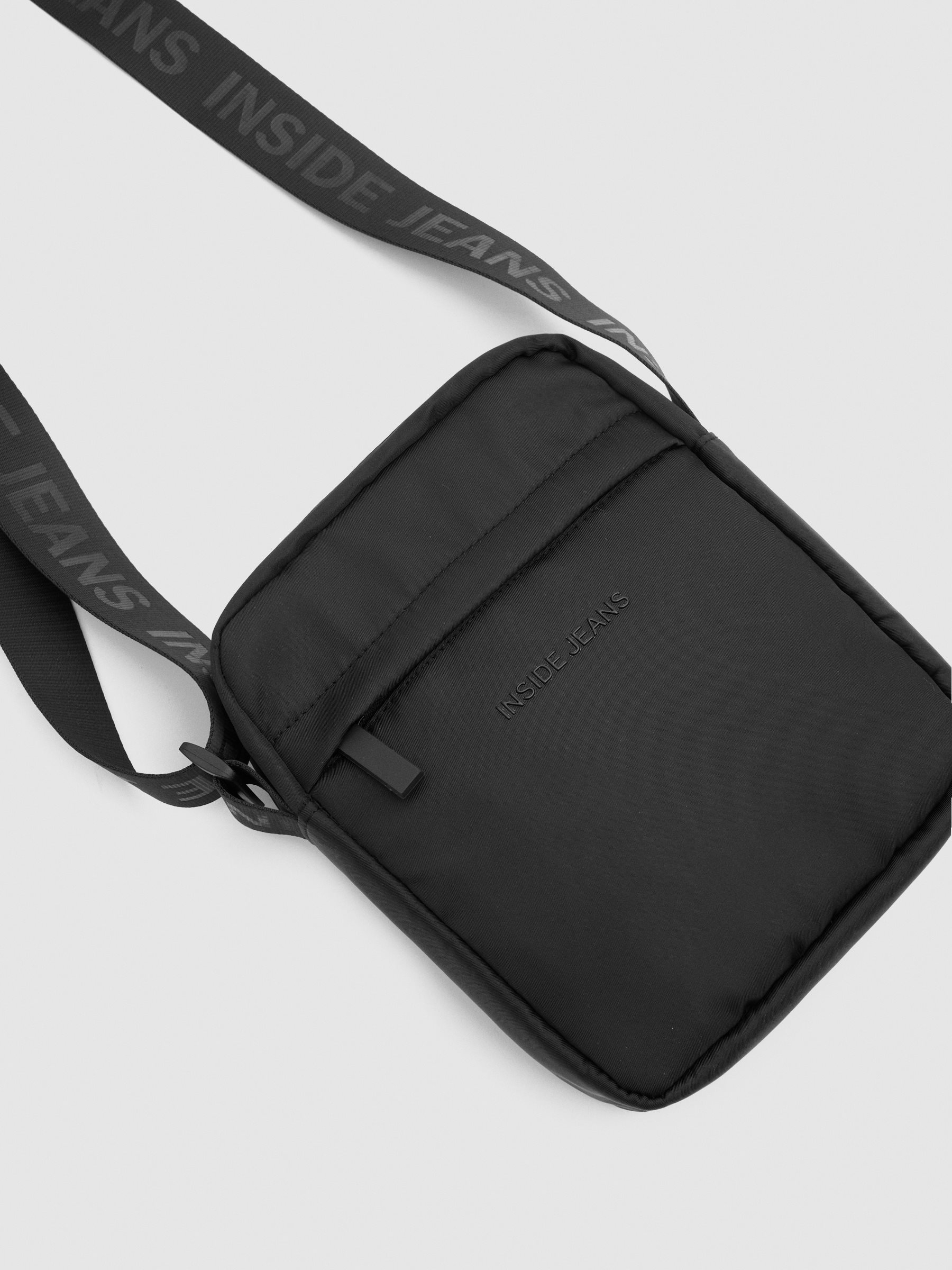 Bolso bandolera básico negro vista general frontal