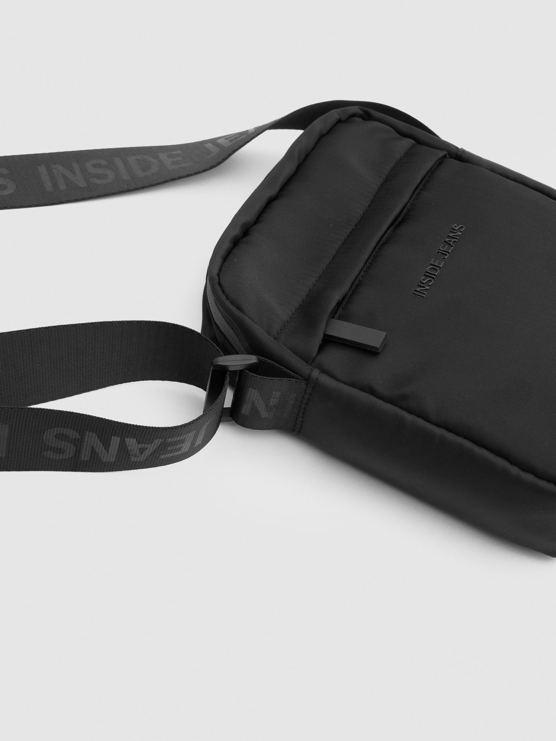 Bolso bandolera básico negro vista general frontal