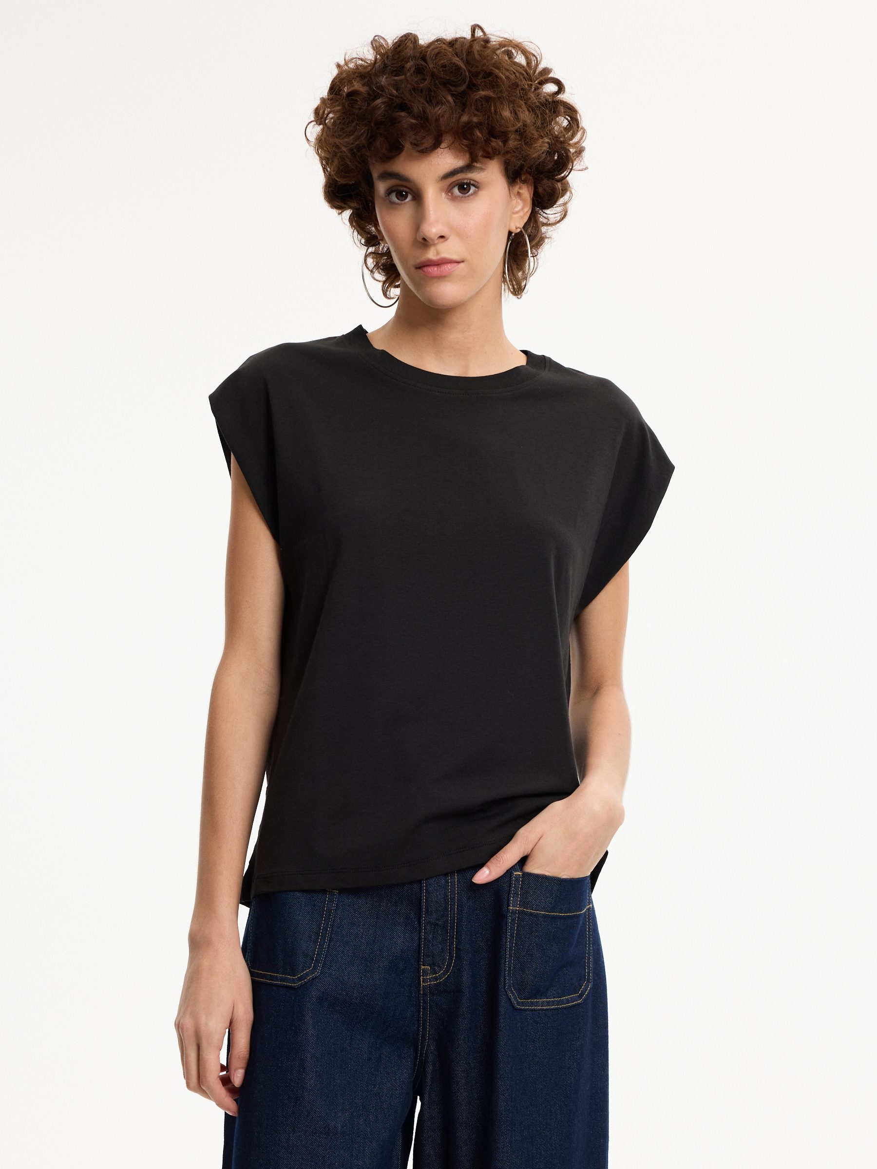 Basic sleeveless modal T-shirt black middle front view