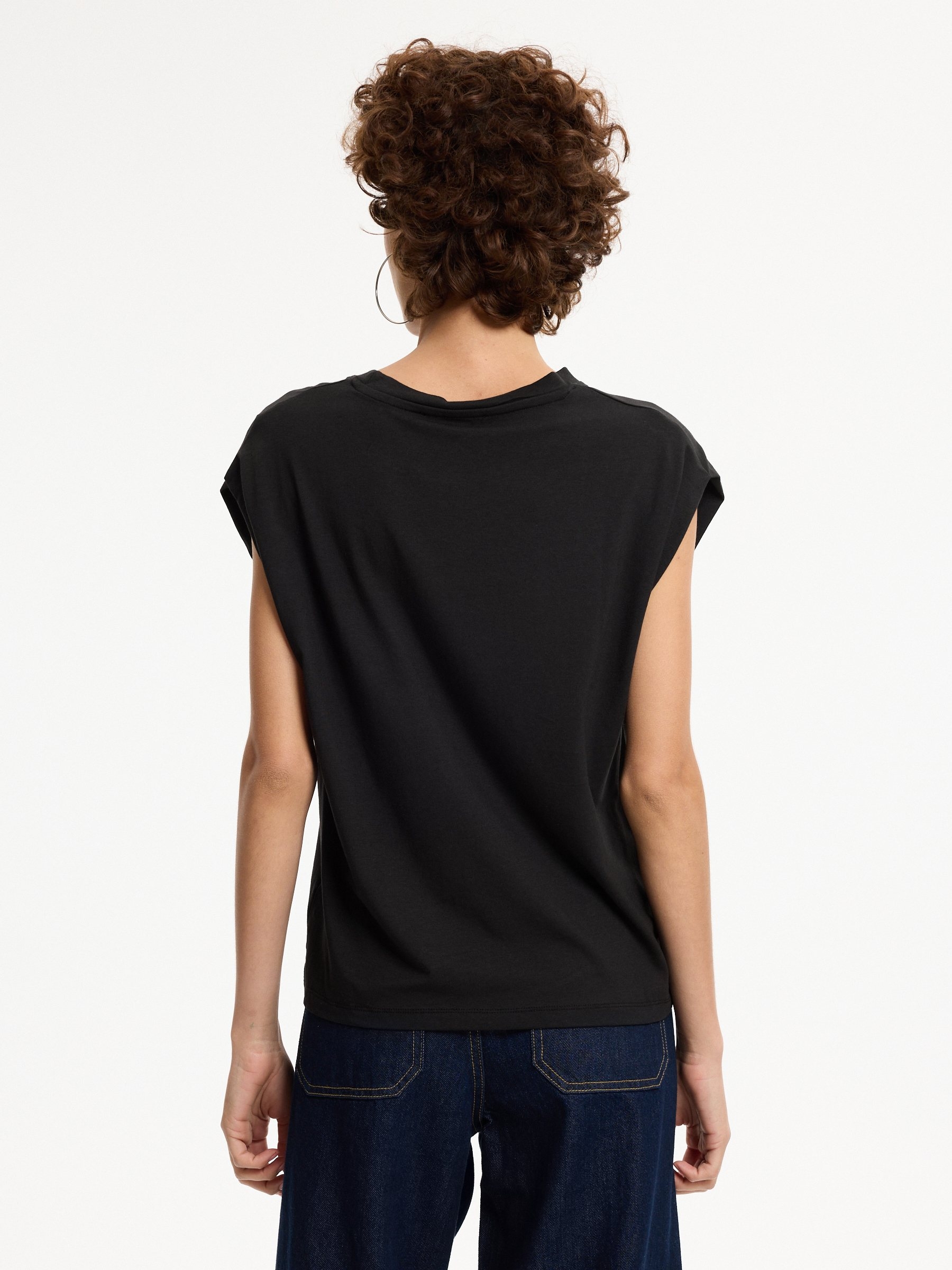 Basic sleeveless modal T-shirt black middle front view
