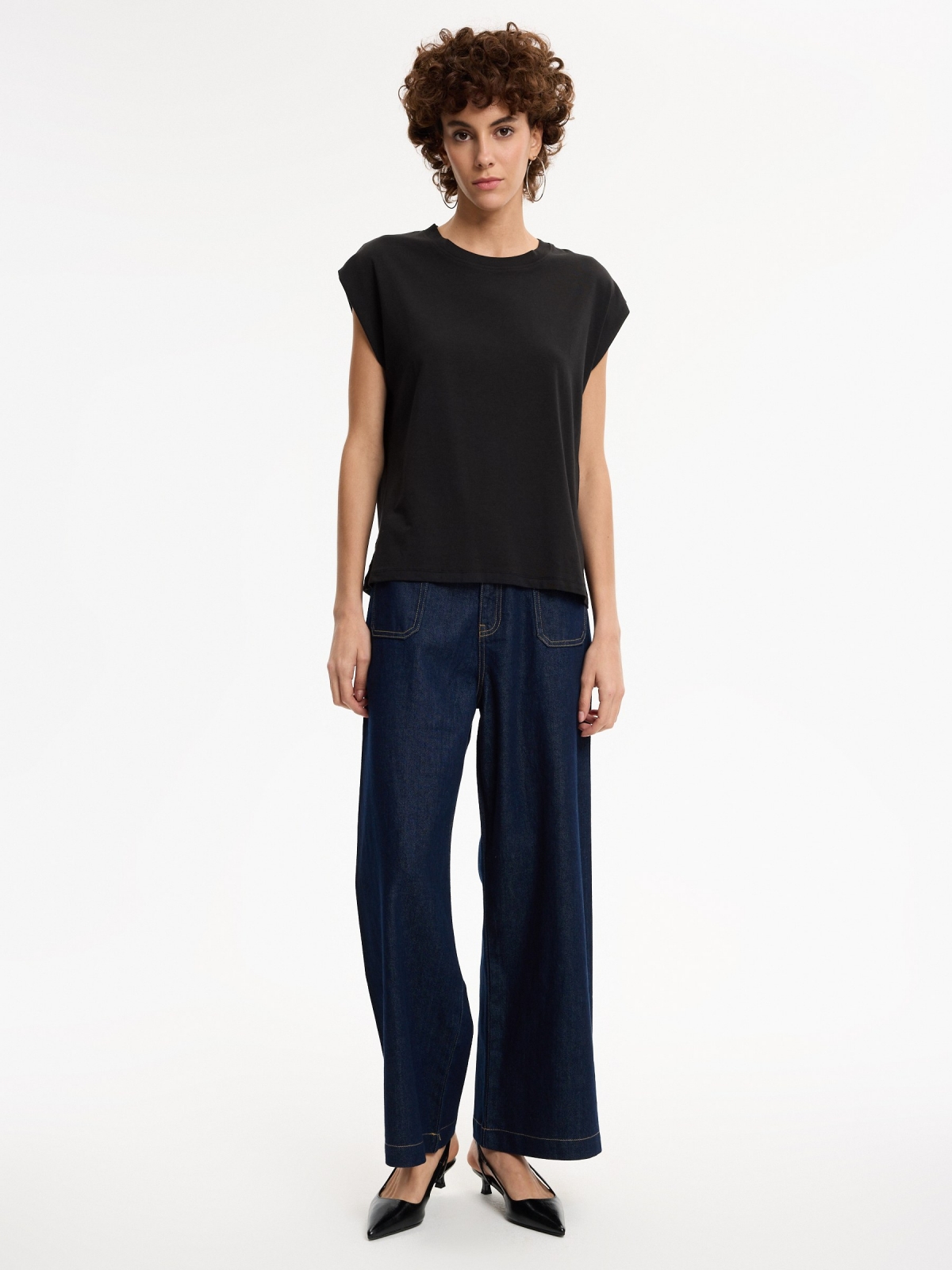 Basic sleeveless modal T-shirt black front view