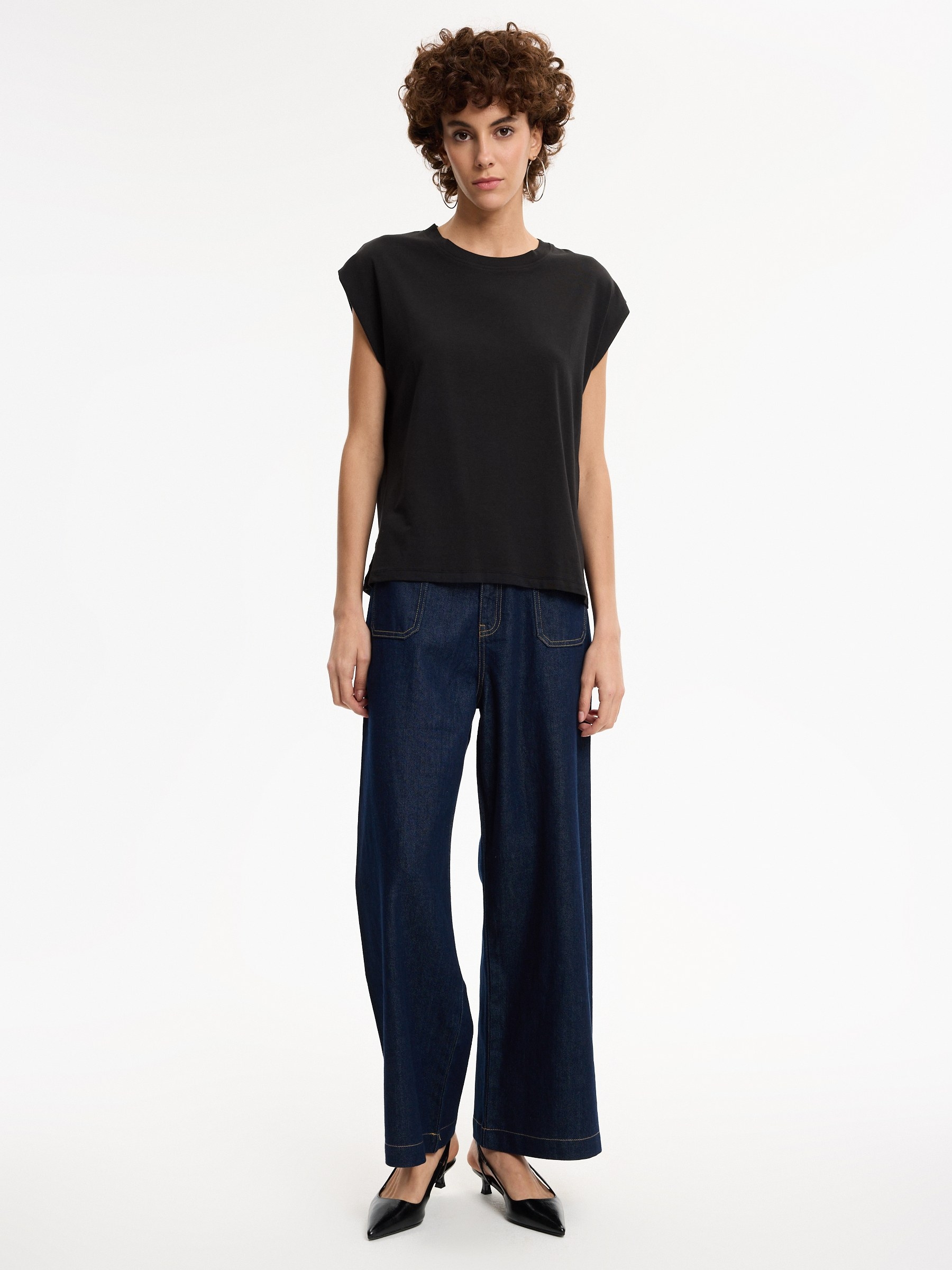 Basic sleeveless modal T-shirt black middle front view