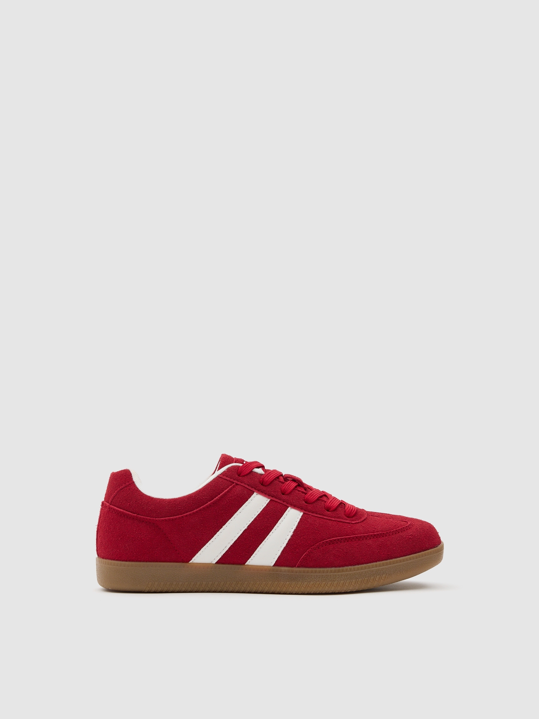 Low-top retro rubber sneaker carmine