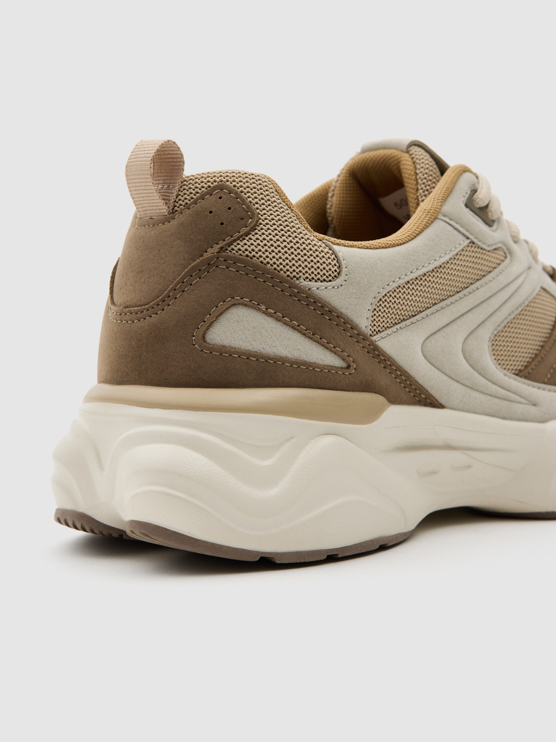 Zapatilla casual rejilla marrón