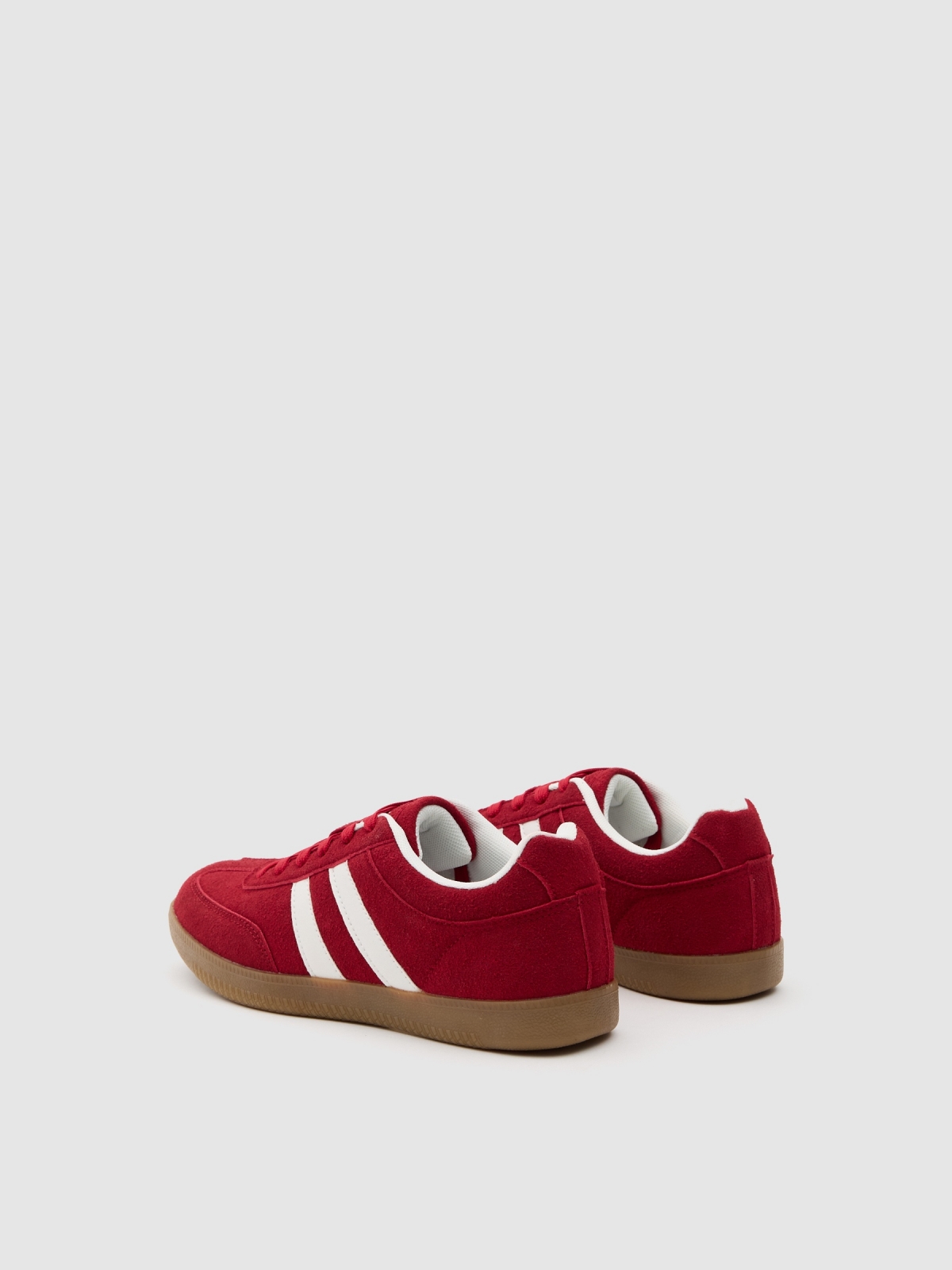 Low-top retro rubber sneaker carmine 45º back view