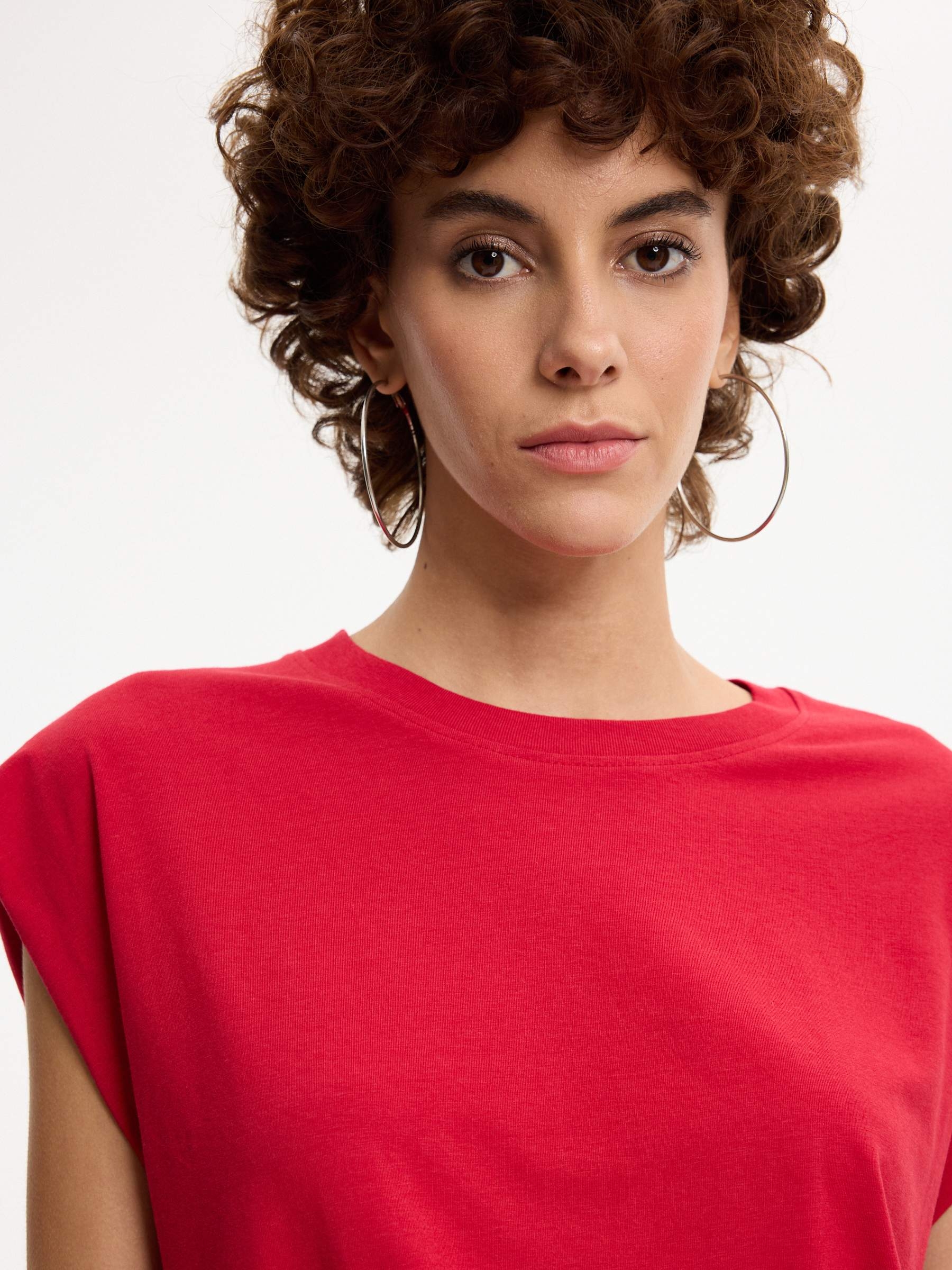 Basic sleeveless modal T-shirt carmine middle front view