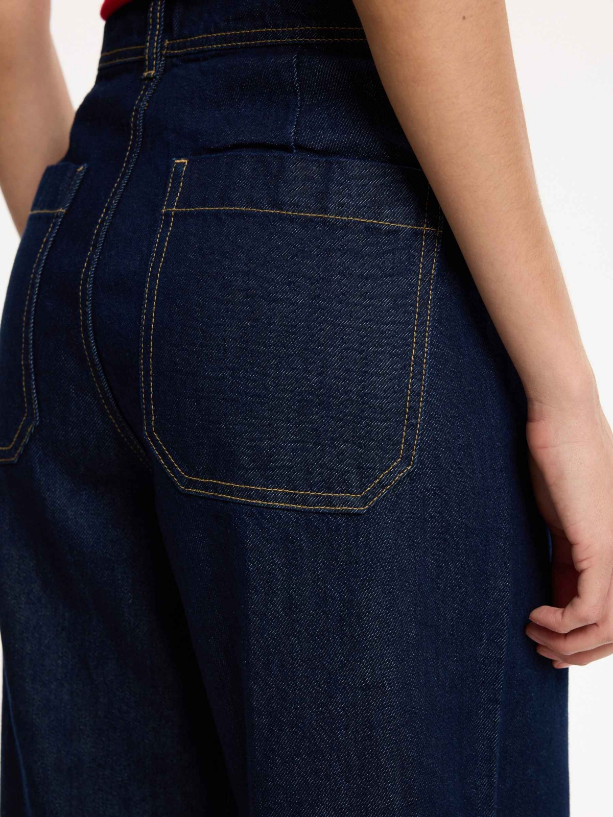 Jeans oscuros wide leg multibolsillos azul oscuro vista detalle