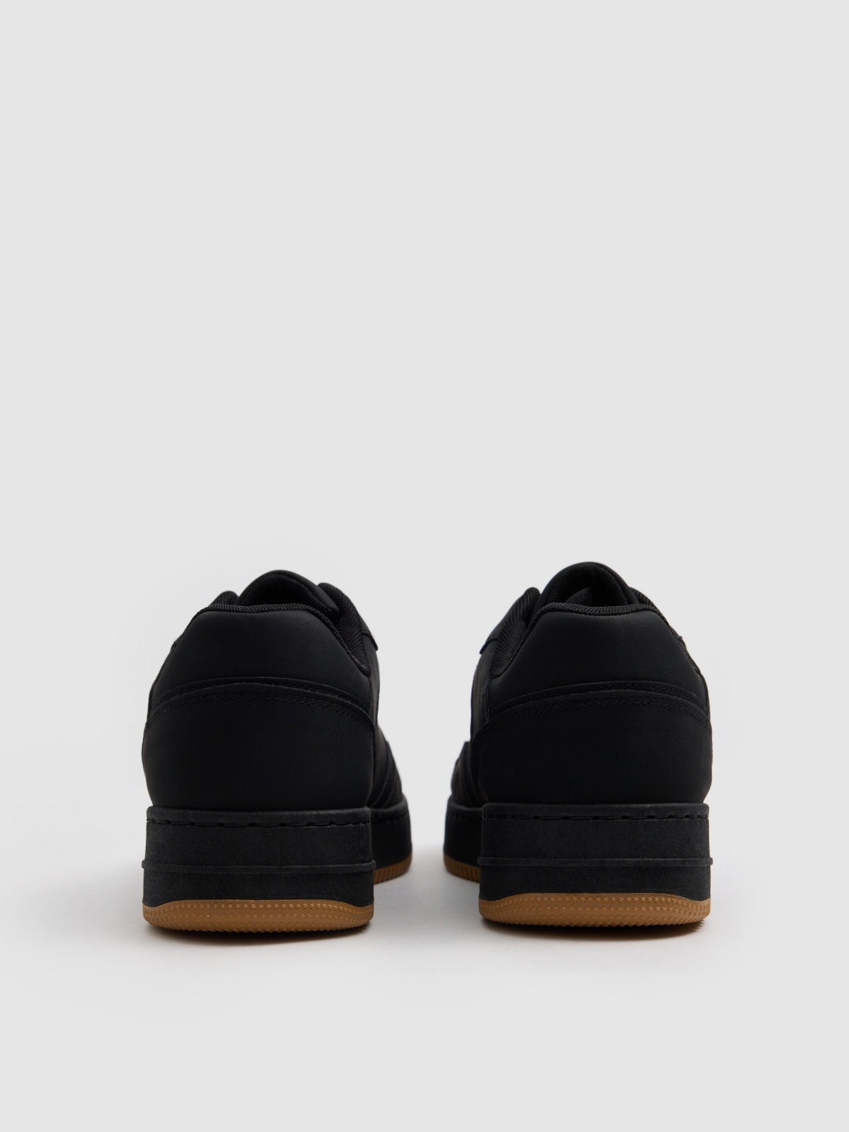 Sporty skater rubber sole black detail view