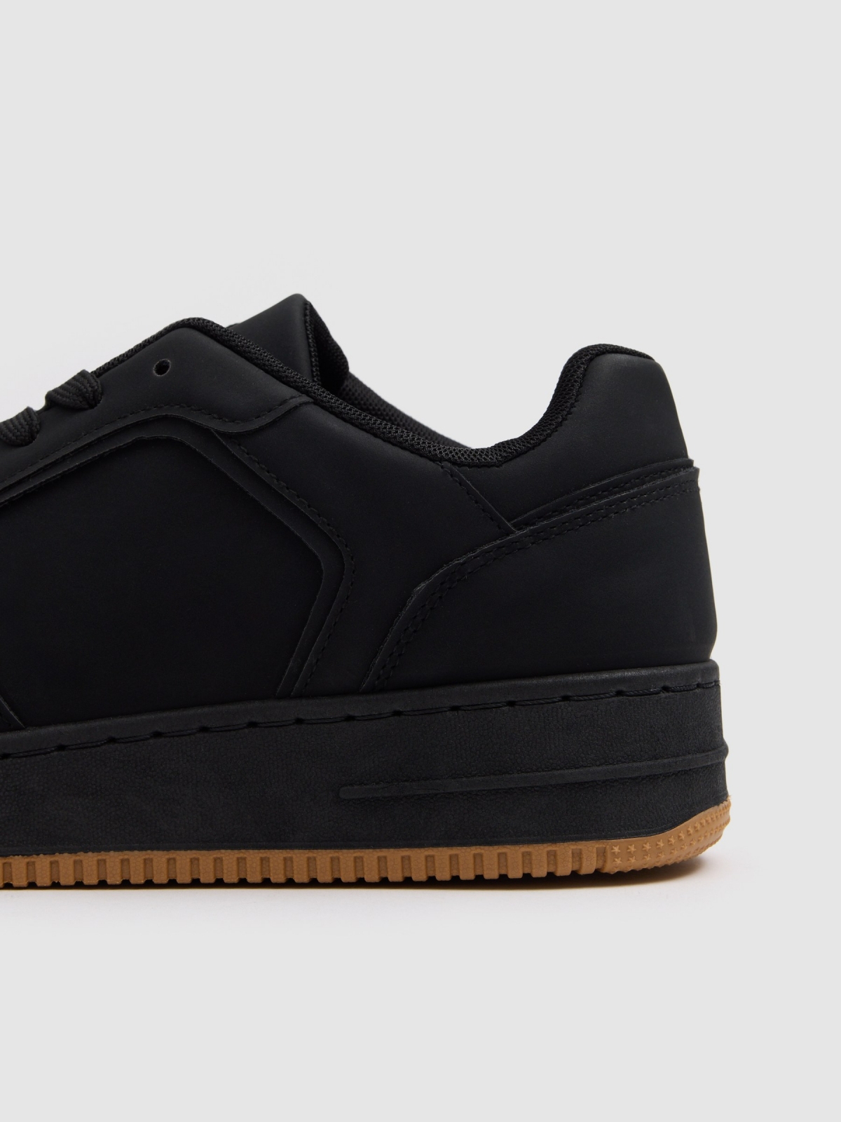 Sporty skater rubber sole black detail view