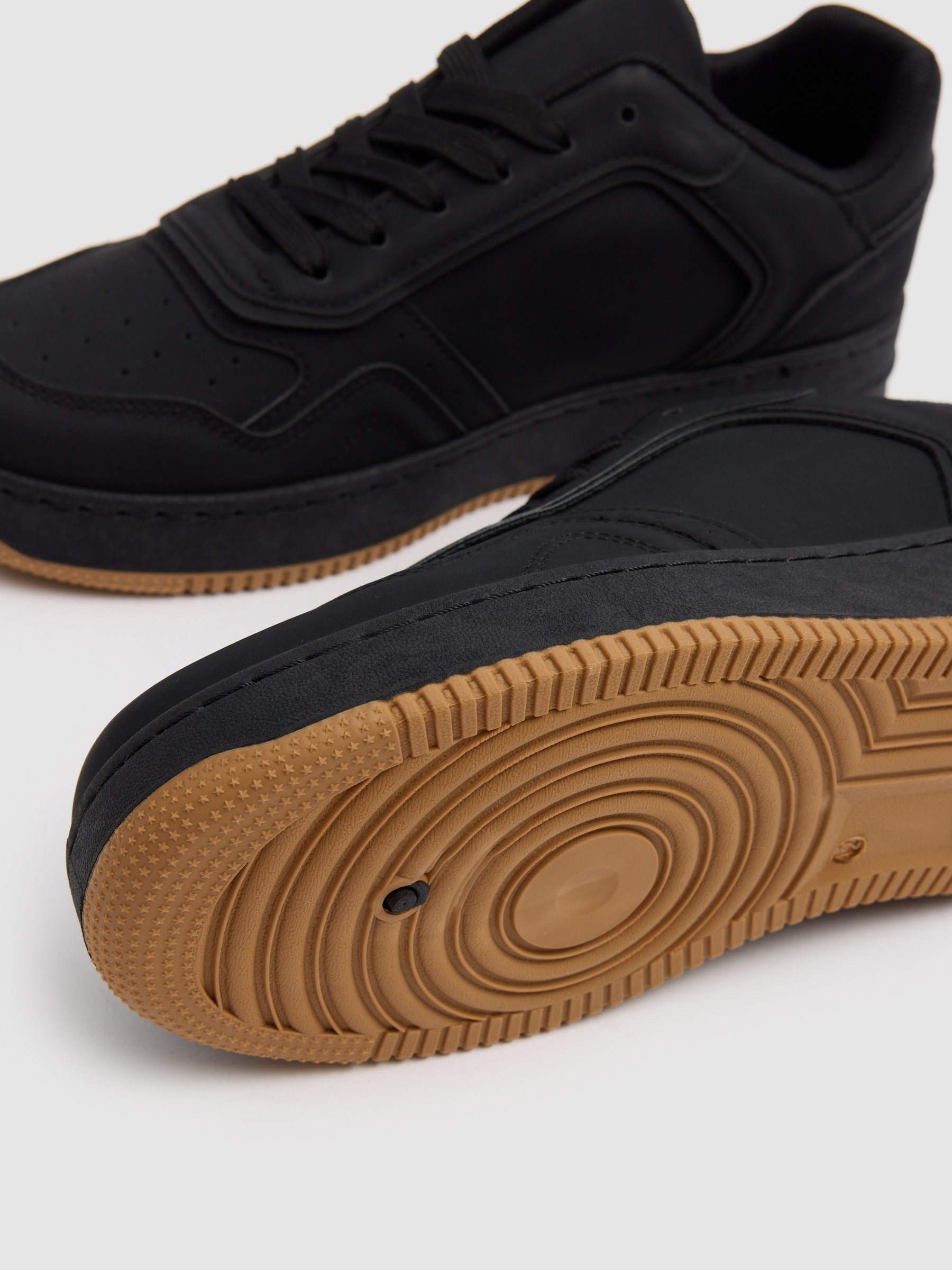 Sporty skater rubber sole black