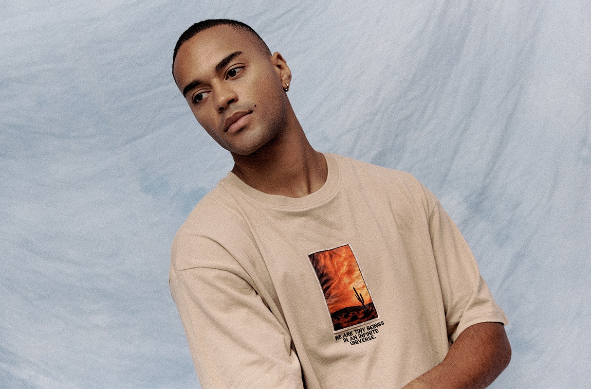 T-shirt desert text beige middle front view