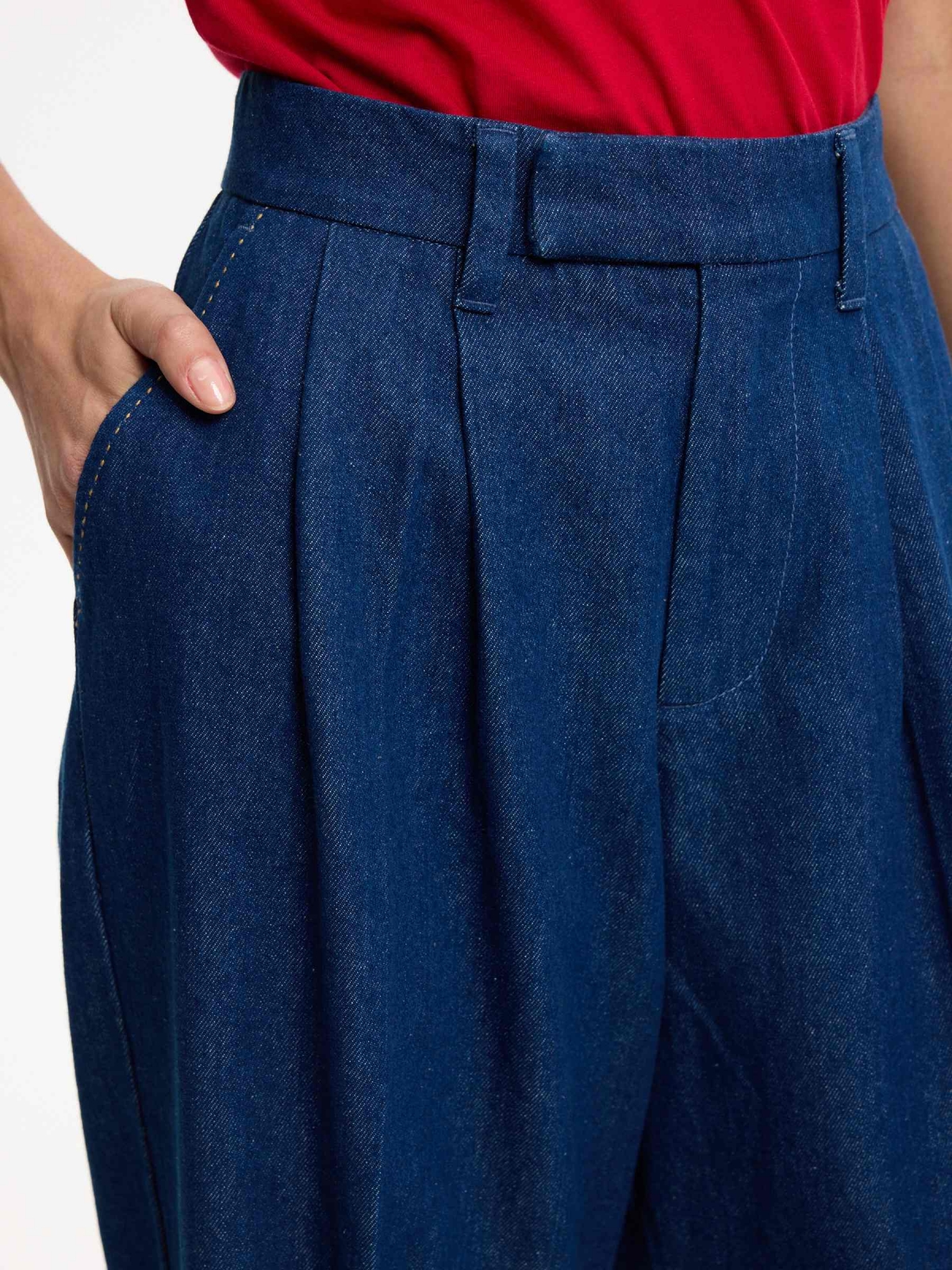 Jeans wide leg con pinzas azul oscuro vista detalle