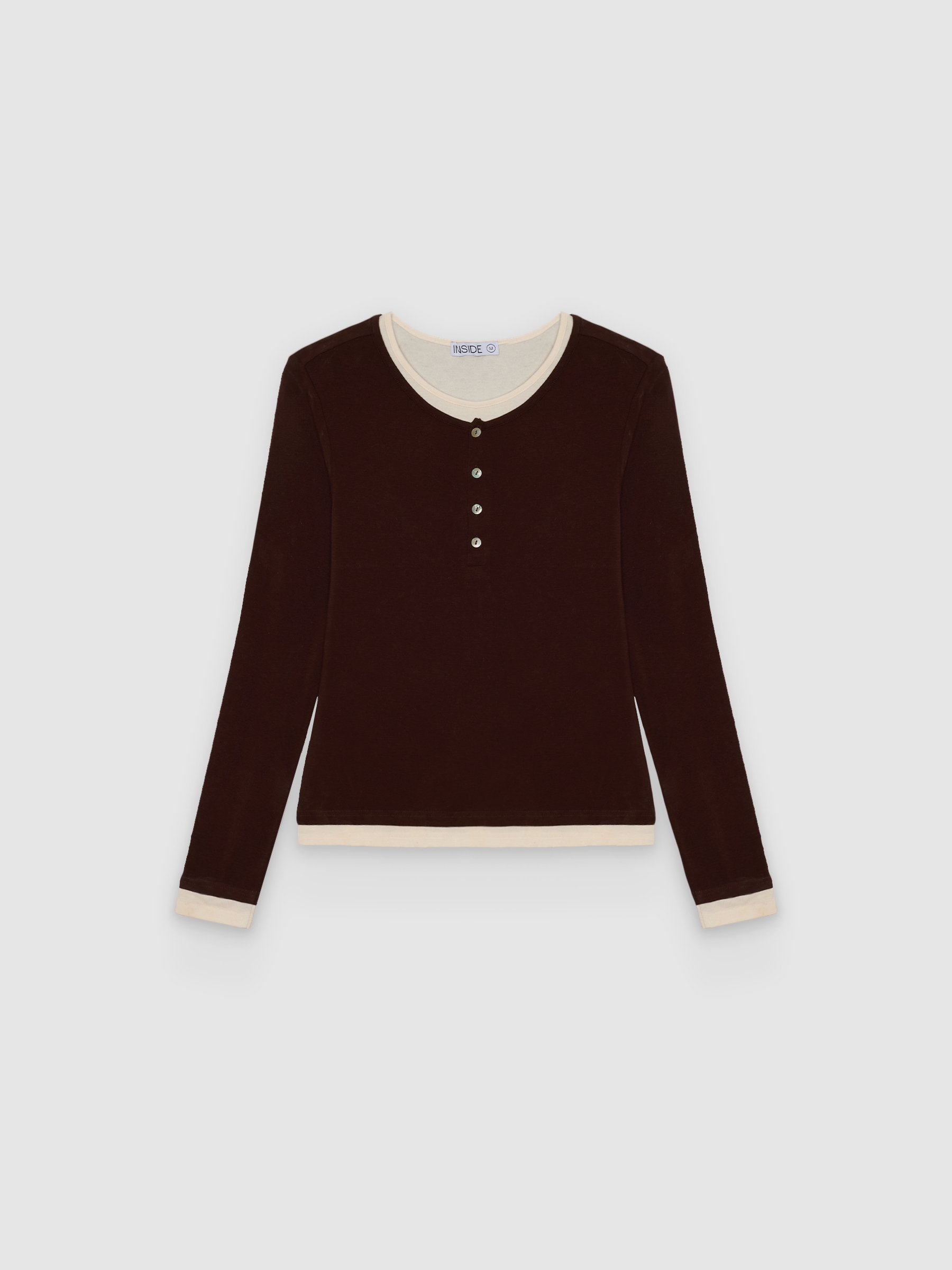  Camiseta doble botones chocolate vista frontal