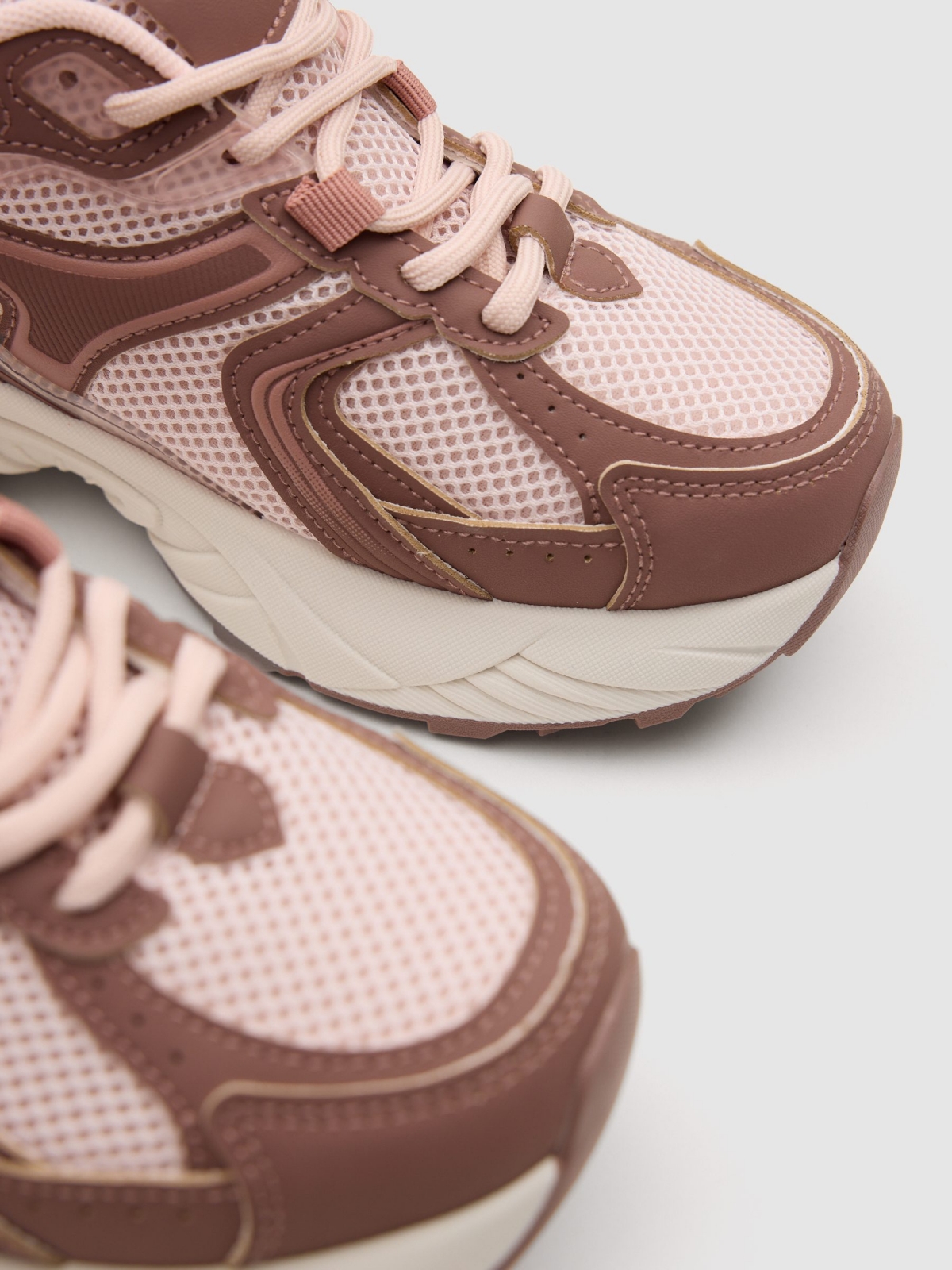 Zapatillas running nylon combinadas marrón vista detalle