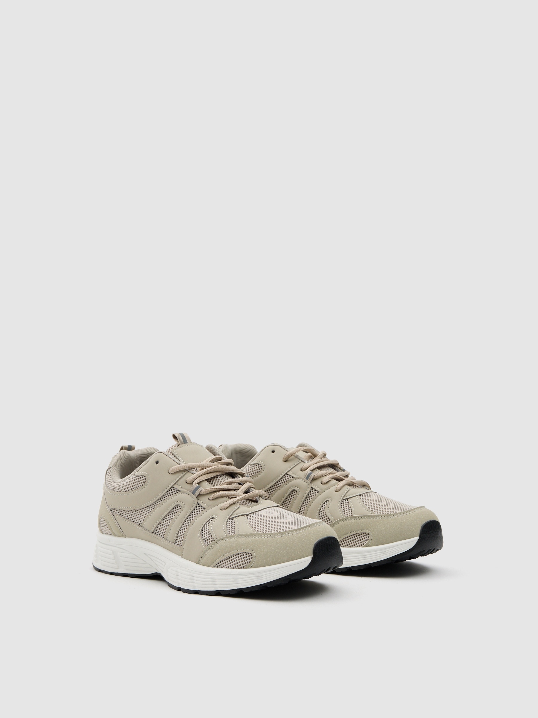 Low-top rubber sole sneaker beige