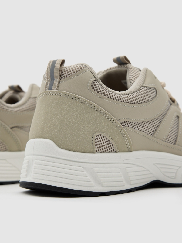 Low-top rubber sole sneaker beige detail view
