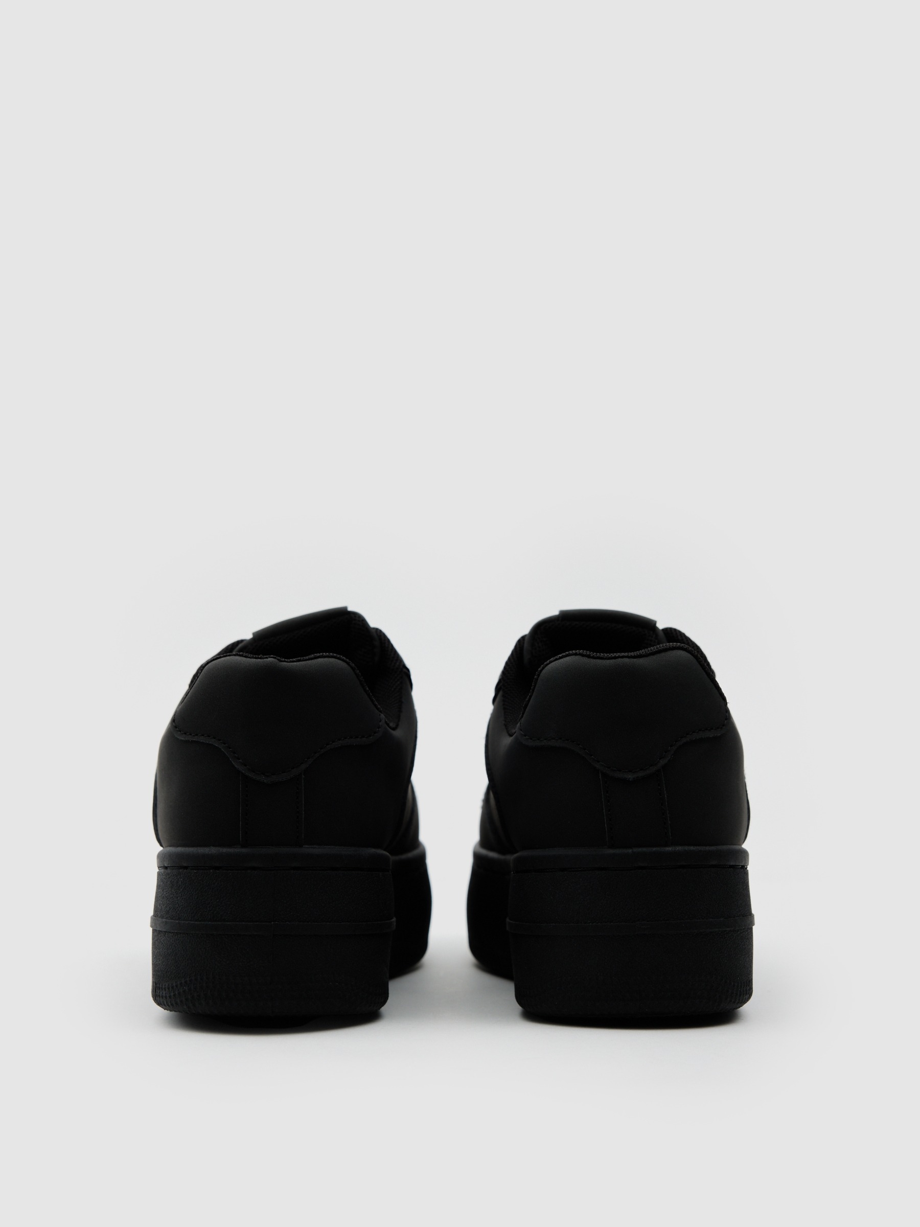 Deportiva baja cremallera plataforma negro