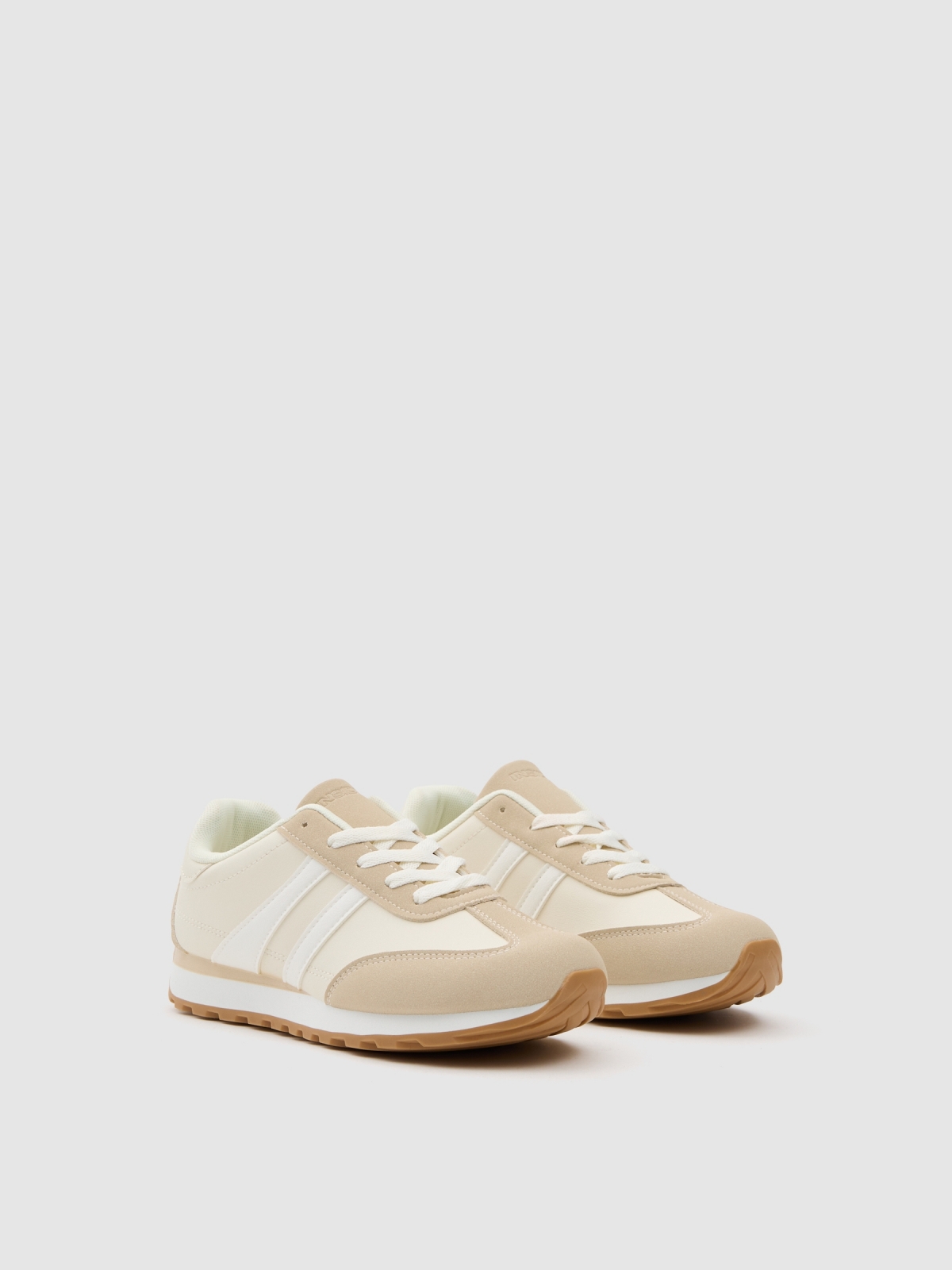 Zapatilla baja retro goma beige vista frontal 45º