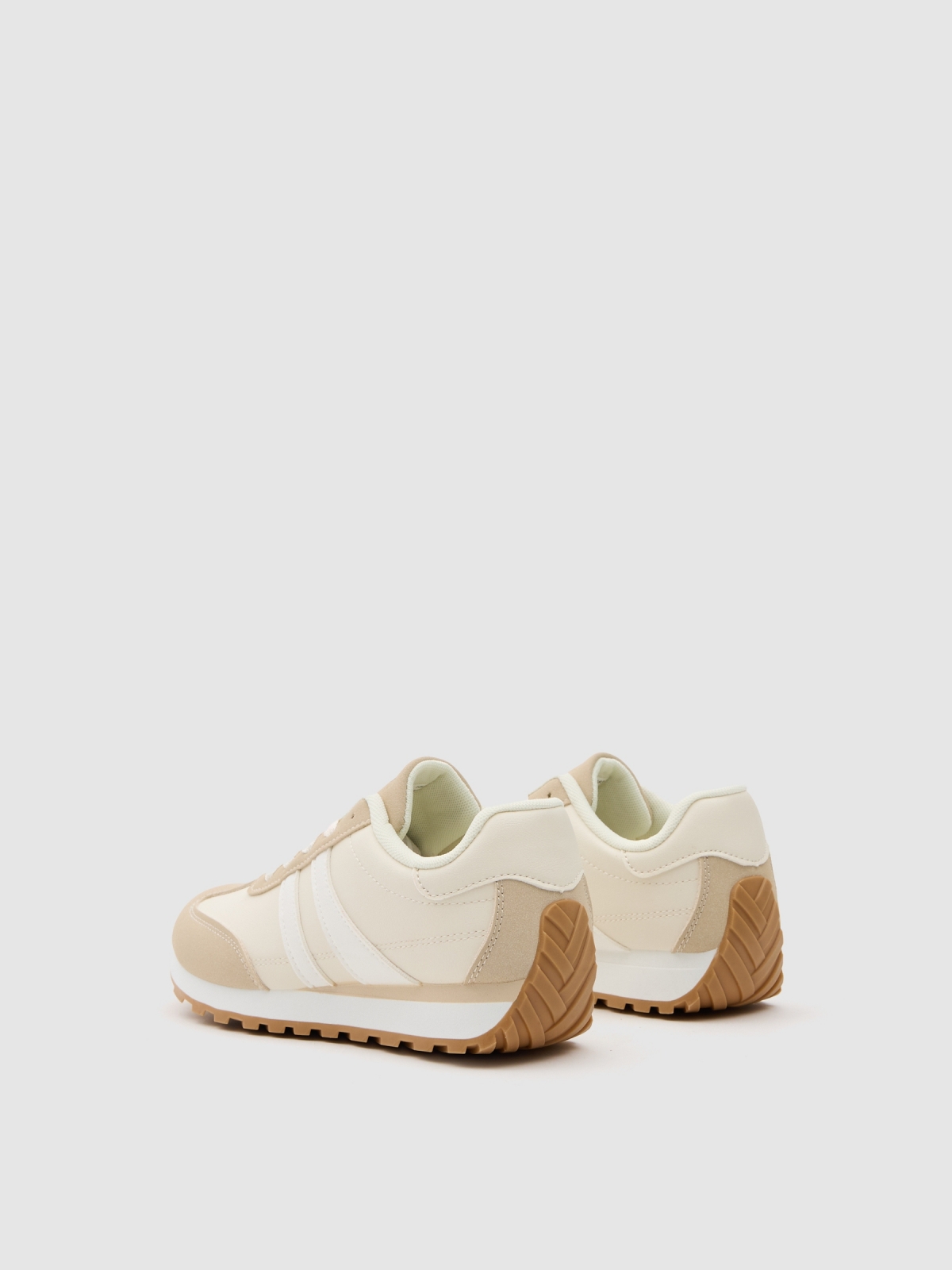 Zapatilla baja retro goma beige vista trasera 45º
