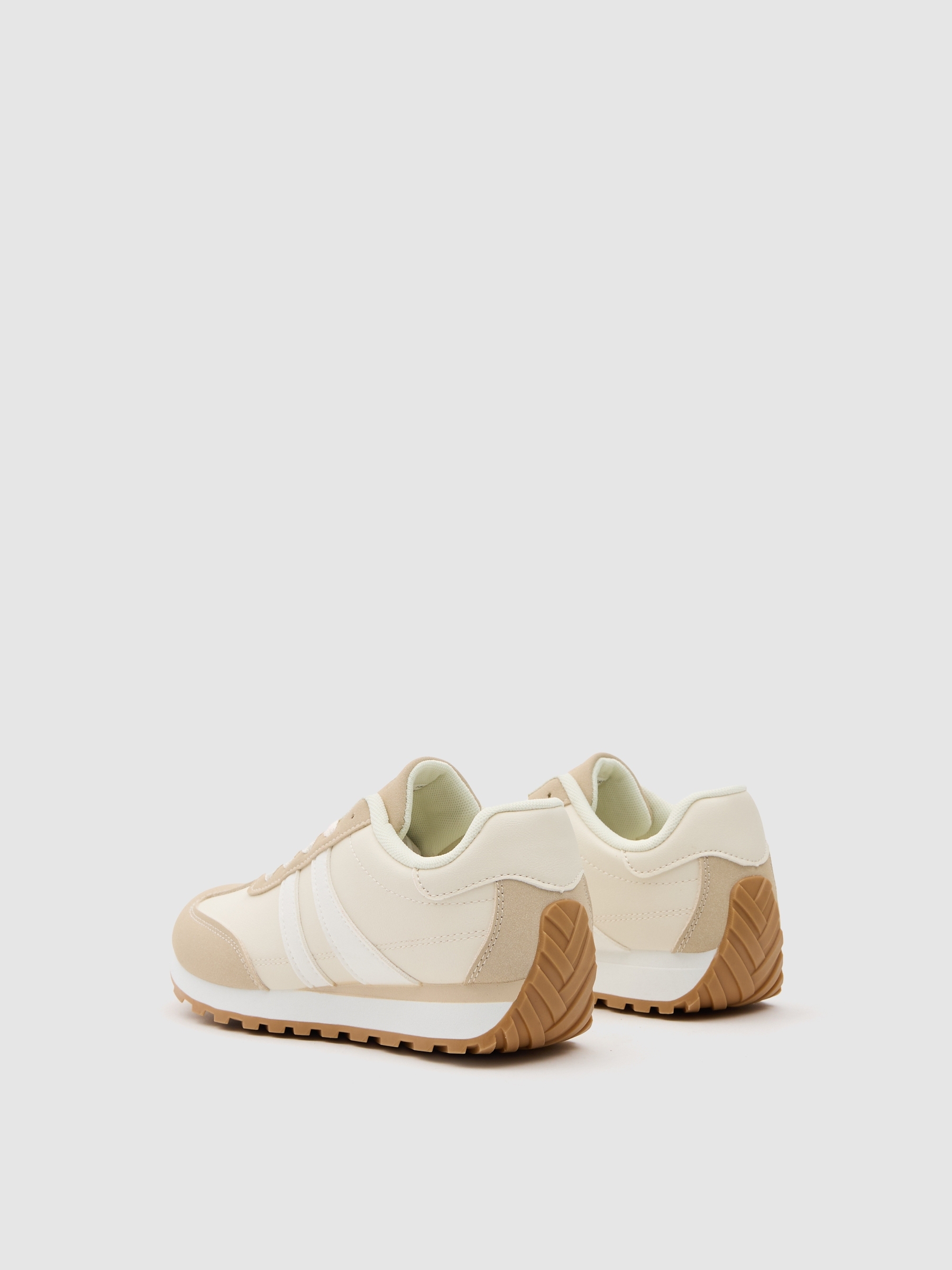 Zapatilla baja retro goma beige