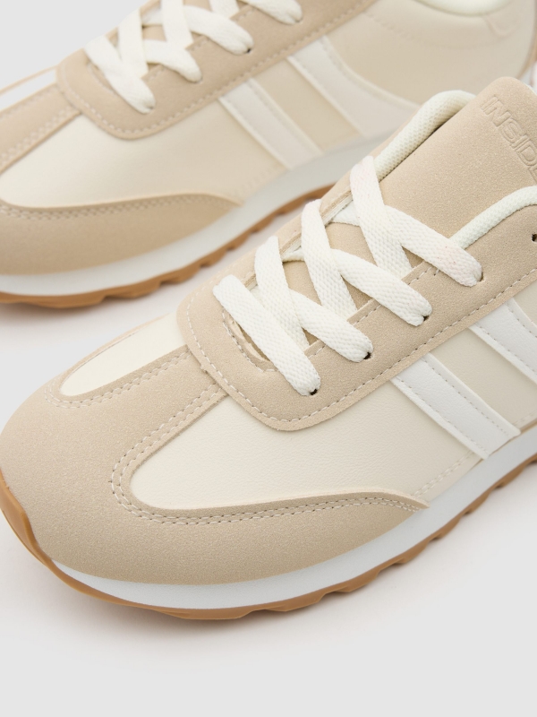 Zapatilla baja retro goma beige vista detalle
