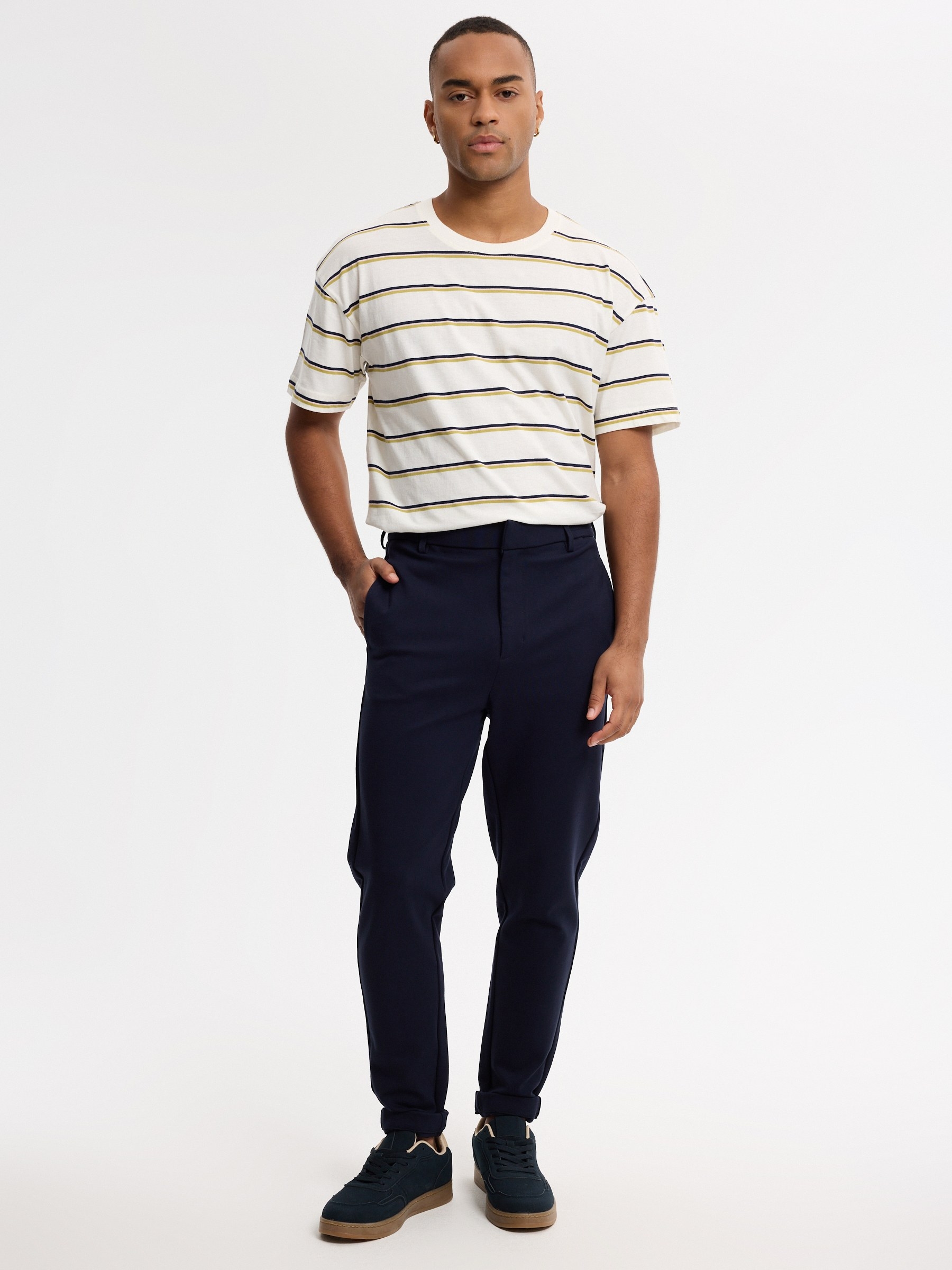 Pantalón chino slim tiro alto azul marino vista general frontal