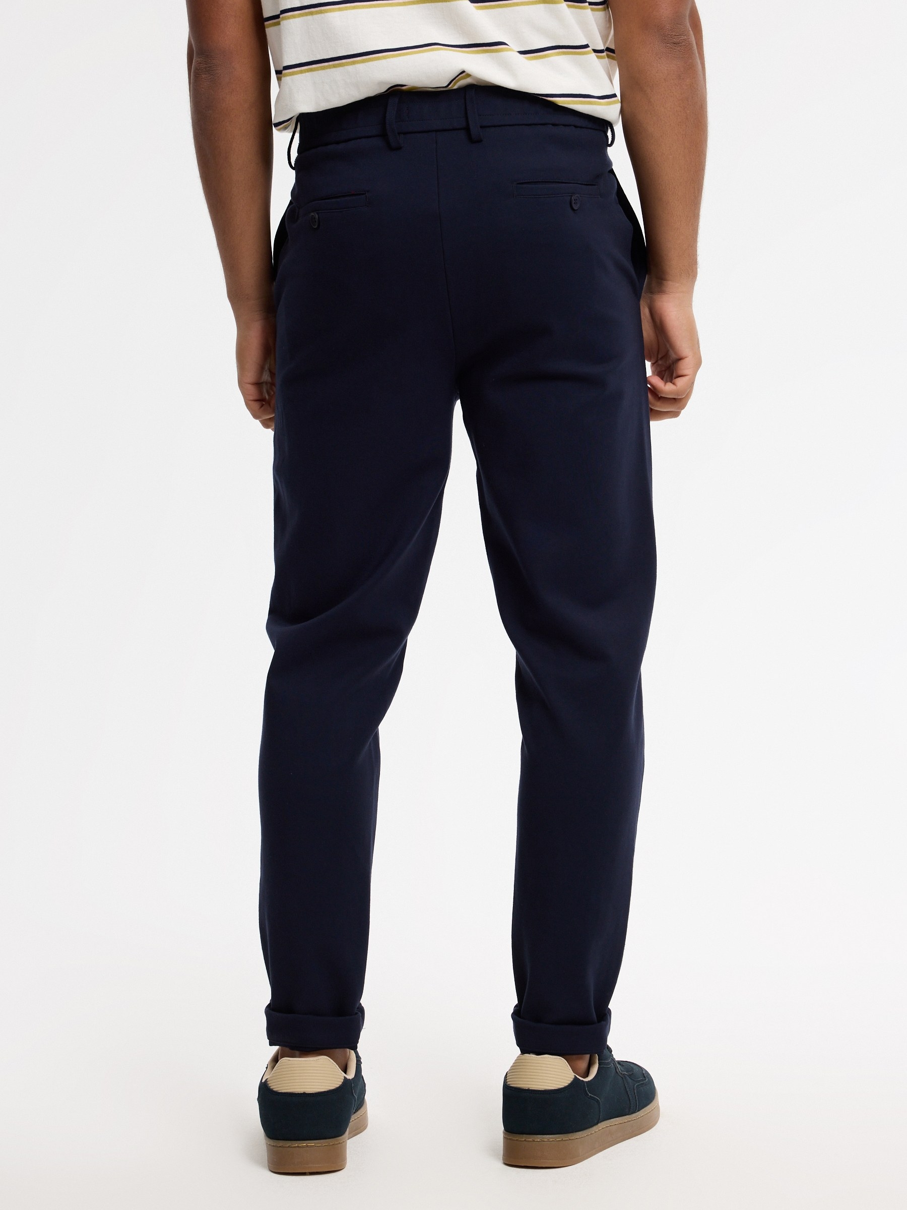 Pantalón chino slim tiro alto azul marino vista general frontal