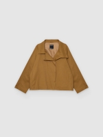 %Pto% Trench corto oversized camel canela vista frontal