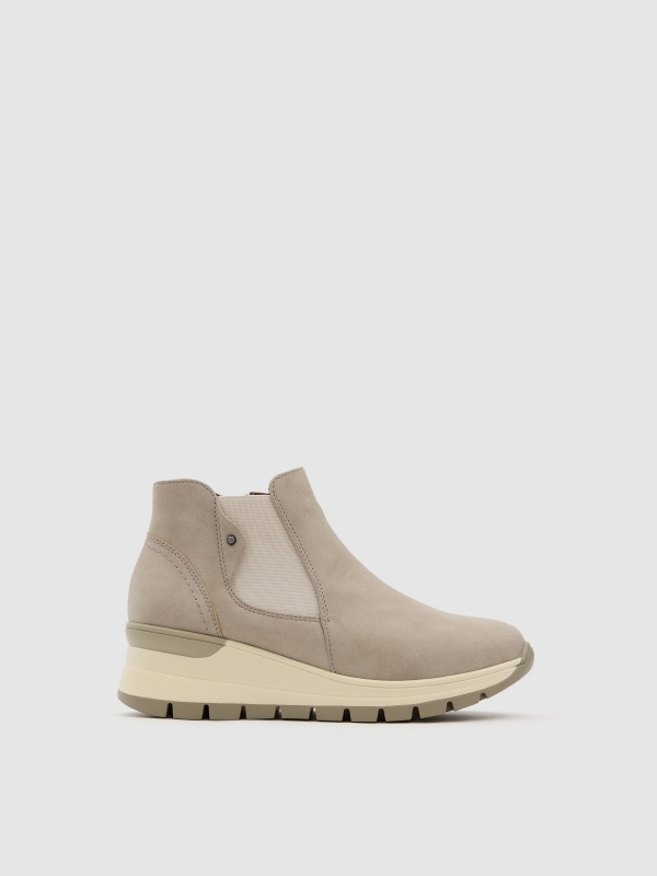 Botín deportivo cuña plataforma beige