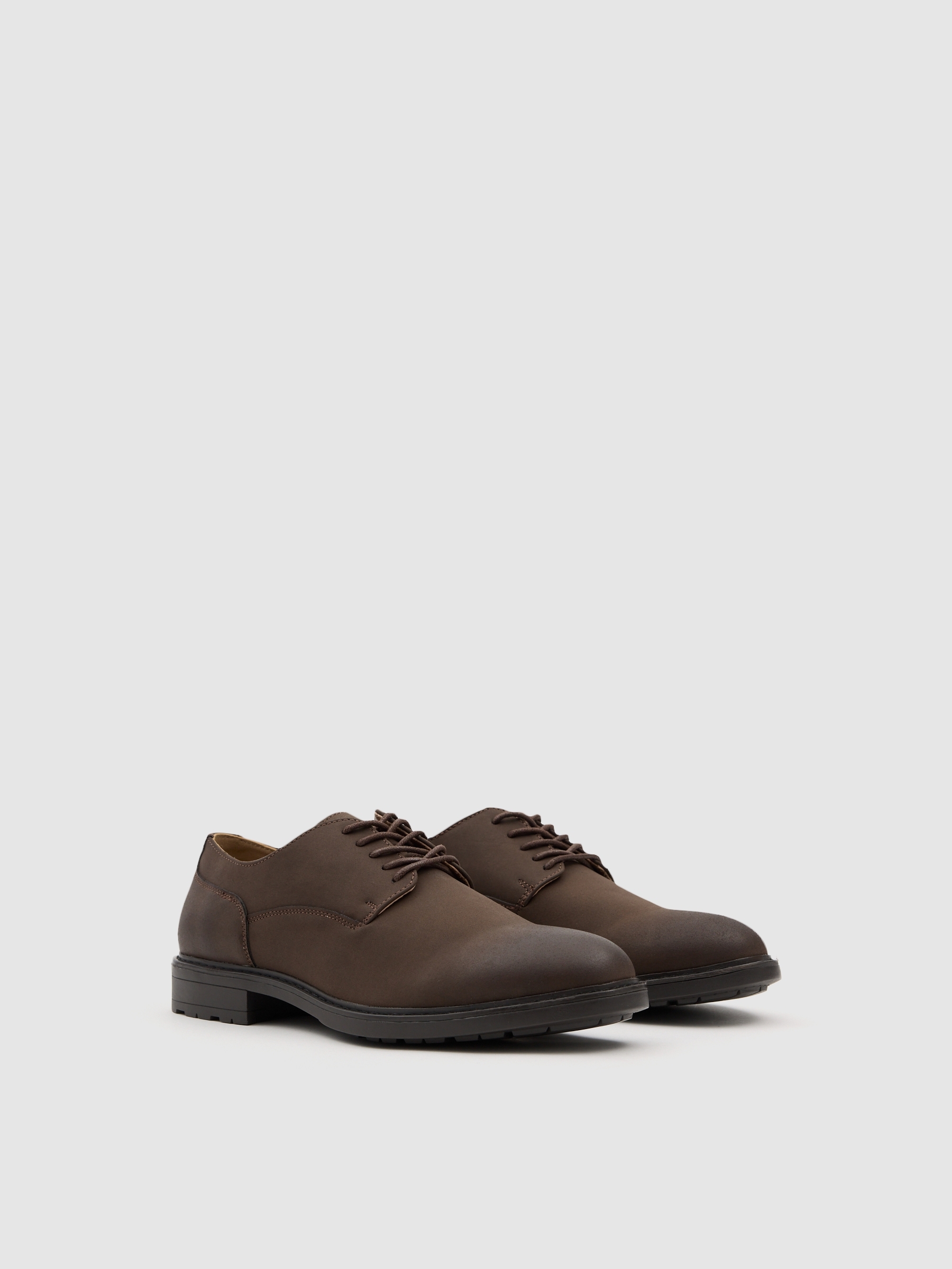 Classic lace-up faux leather shoe brown