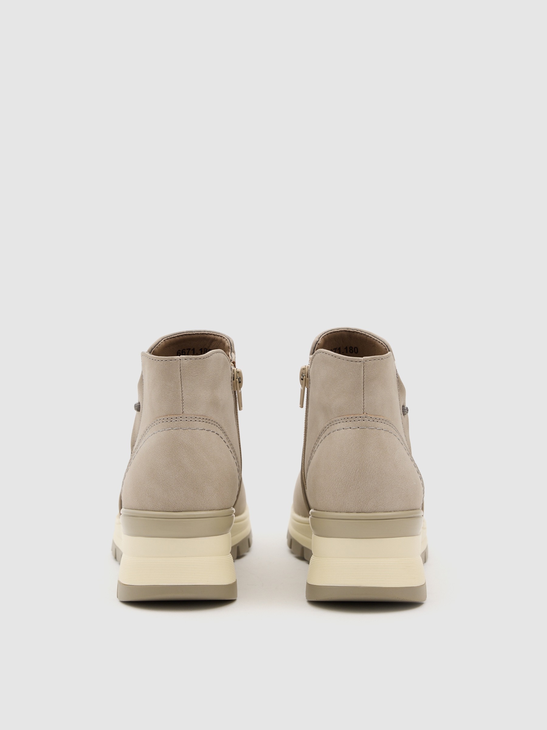 Botín deportivo cuña plataforma beige